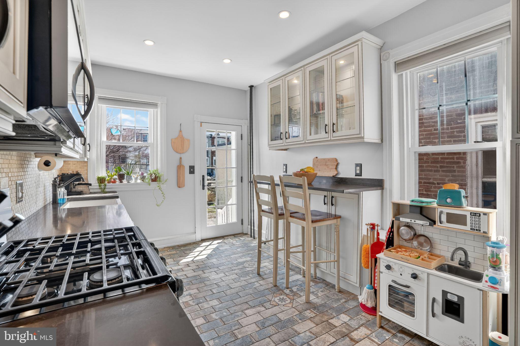 ROXBOROUGH - Residential