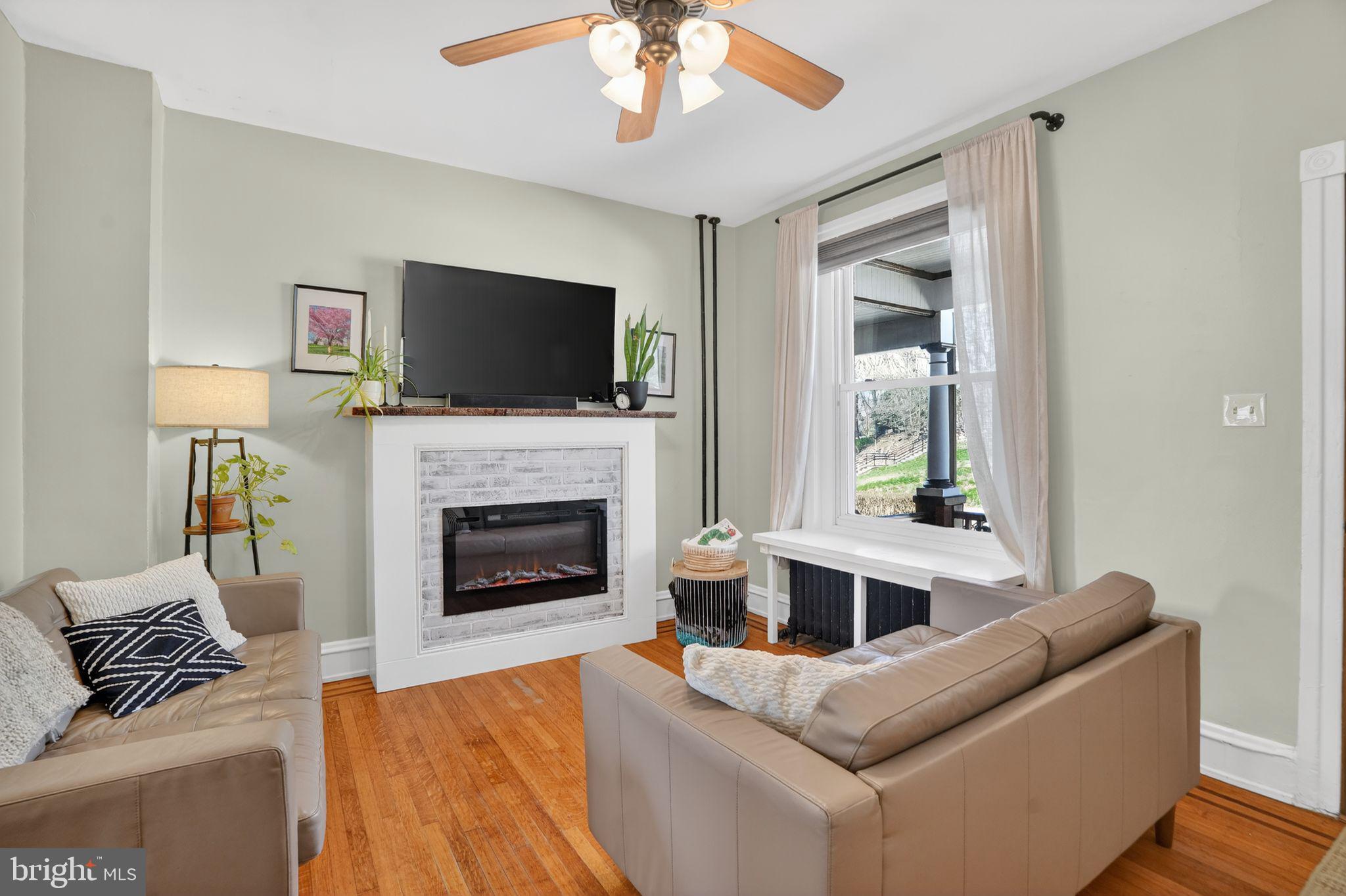 ROXBOROUGH - Residential