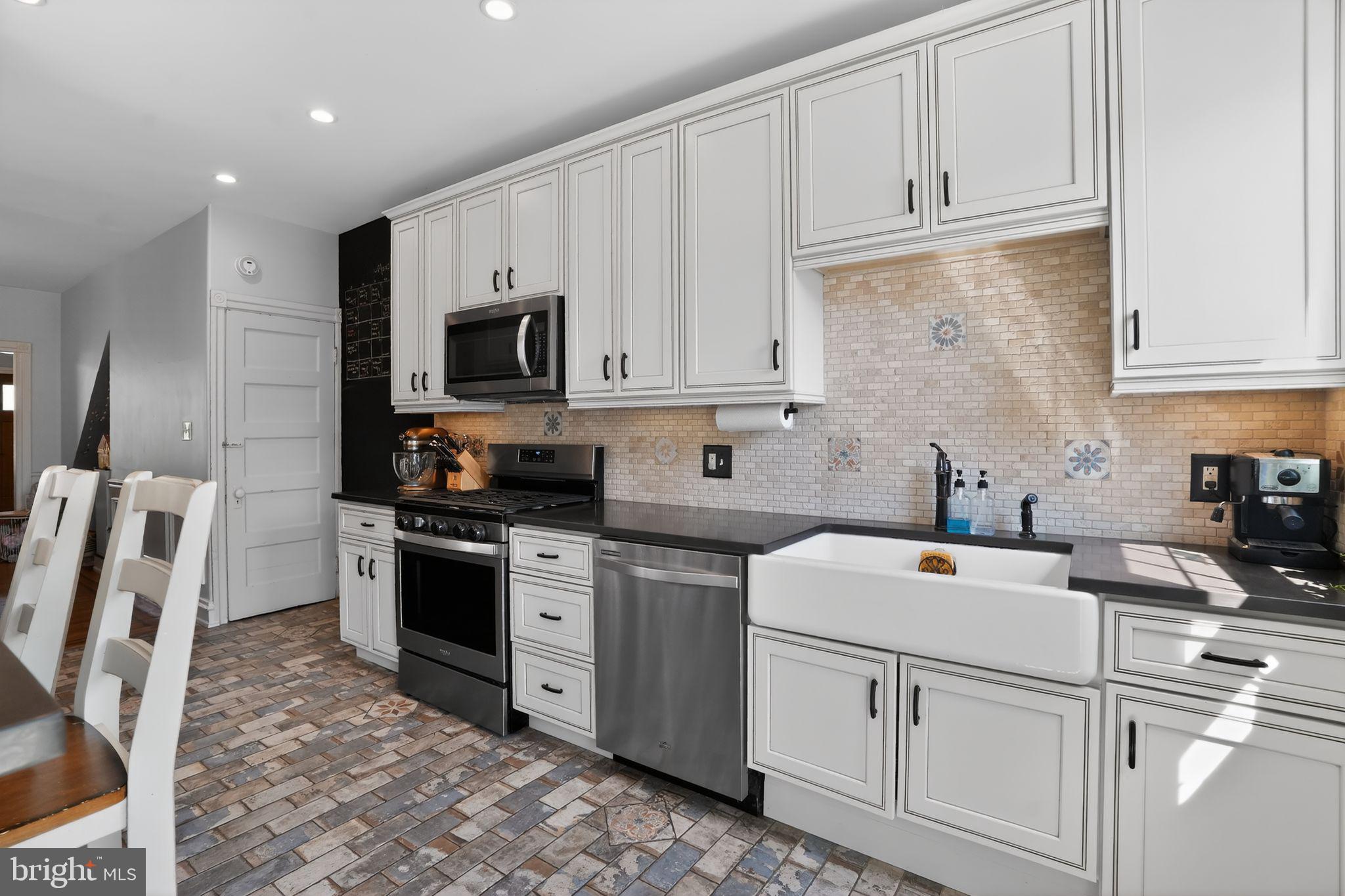 ROXBOROUGH - Residential