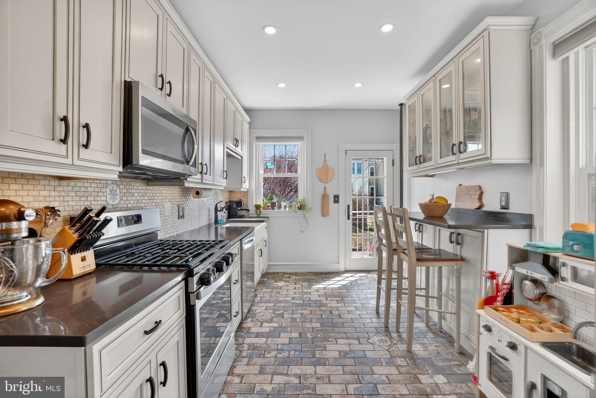 ROXBOROUGH - Residential