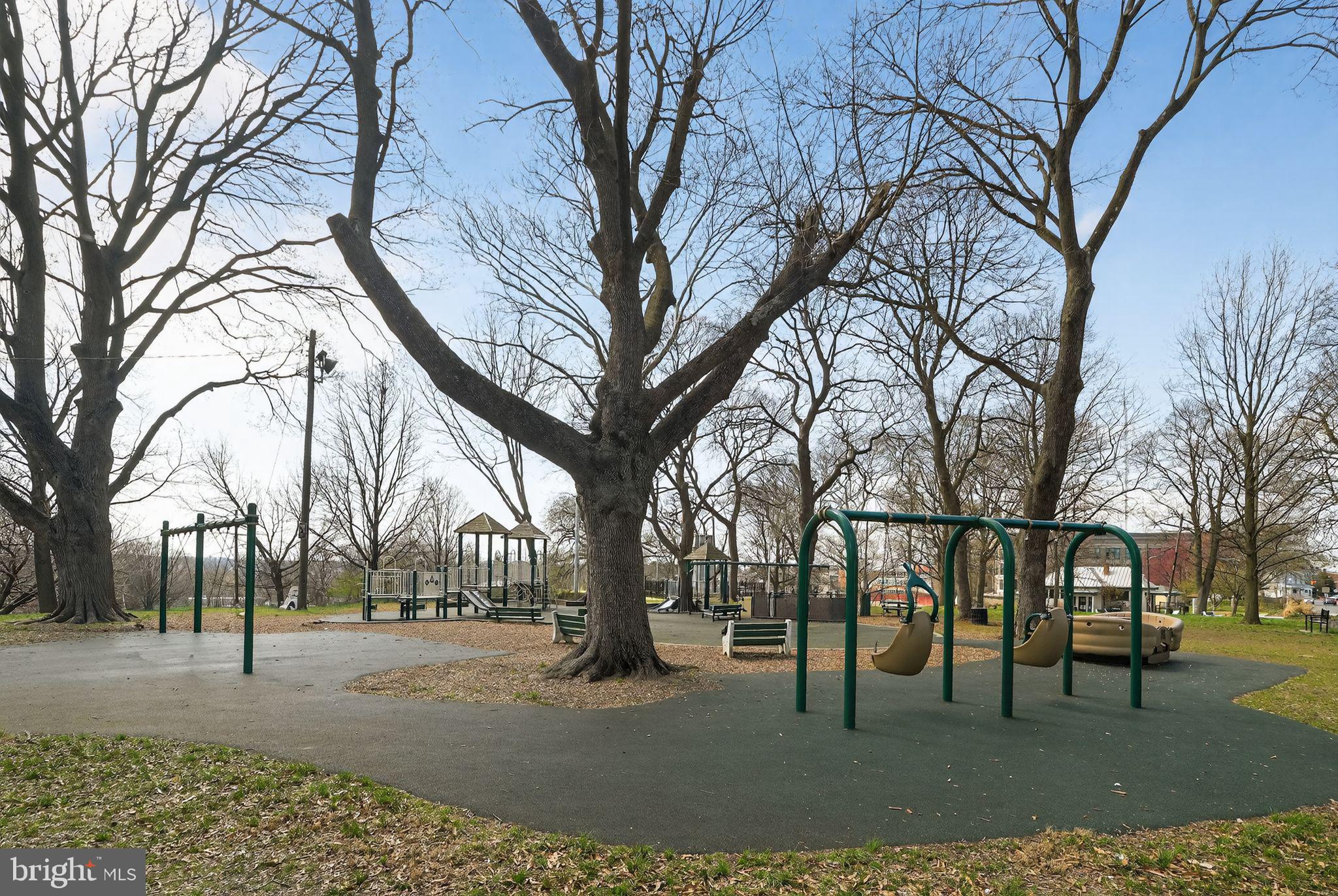 ROXBOROUGH - Residential