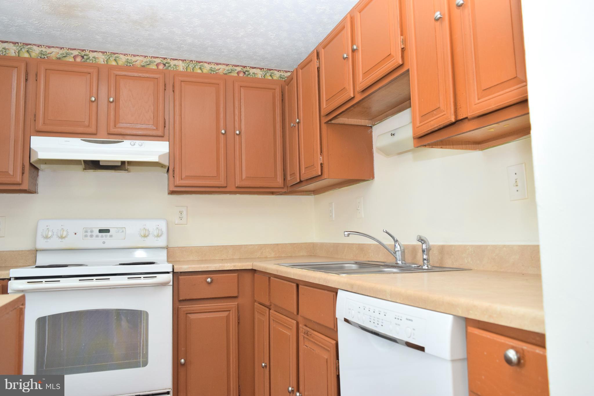 ROLLINGWOOD VILLAGE - Residential Lease