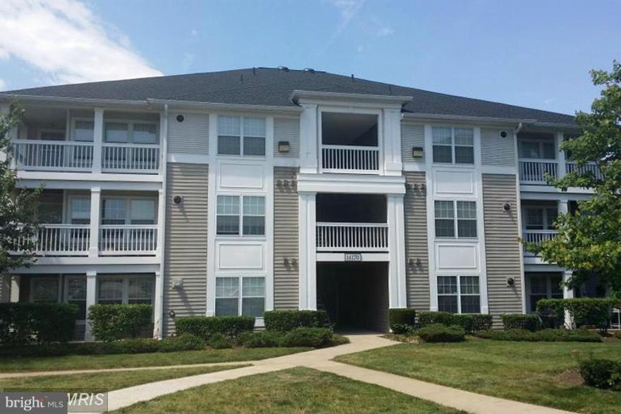 Bright and sunny 1st level condo with an open floor plan. 2 BDRM, 2 full bath with large walk in closets. Open kitchen with new sink and faucet, separate dining room, and a large living room. Wrap around porch backed to woods. Located off Prince William Parkway and close to many commuter routes. You don't want to miss this move in ready home!