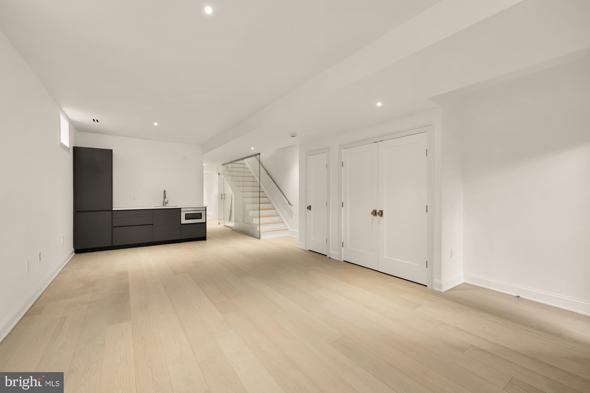 CAPITOL HILL - Residential