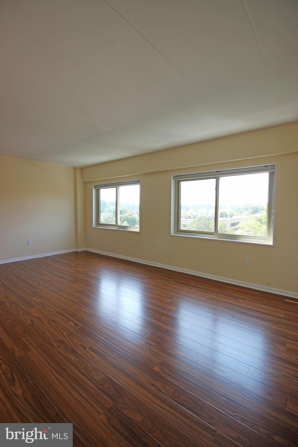 VIENNA VILLAGER CONDO - Residential Lease