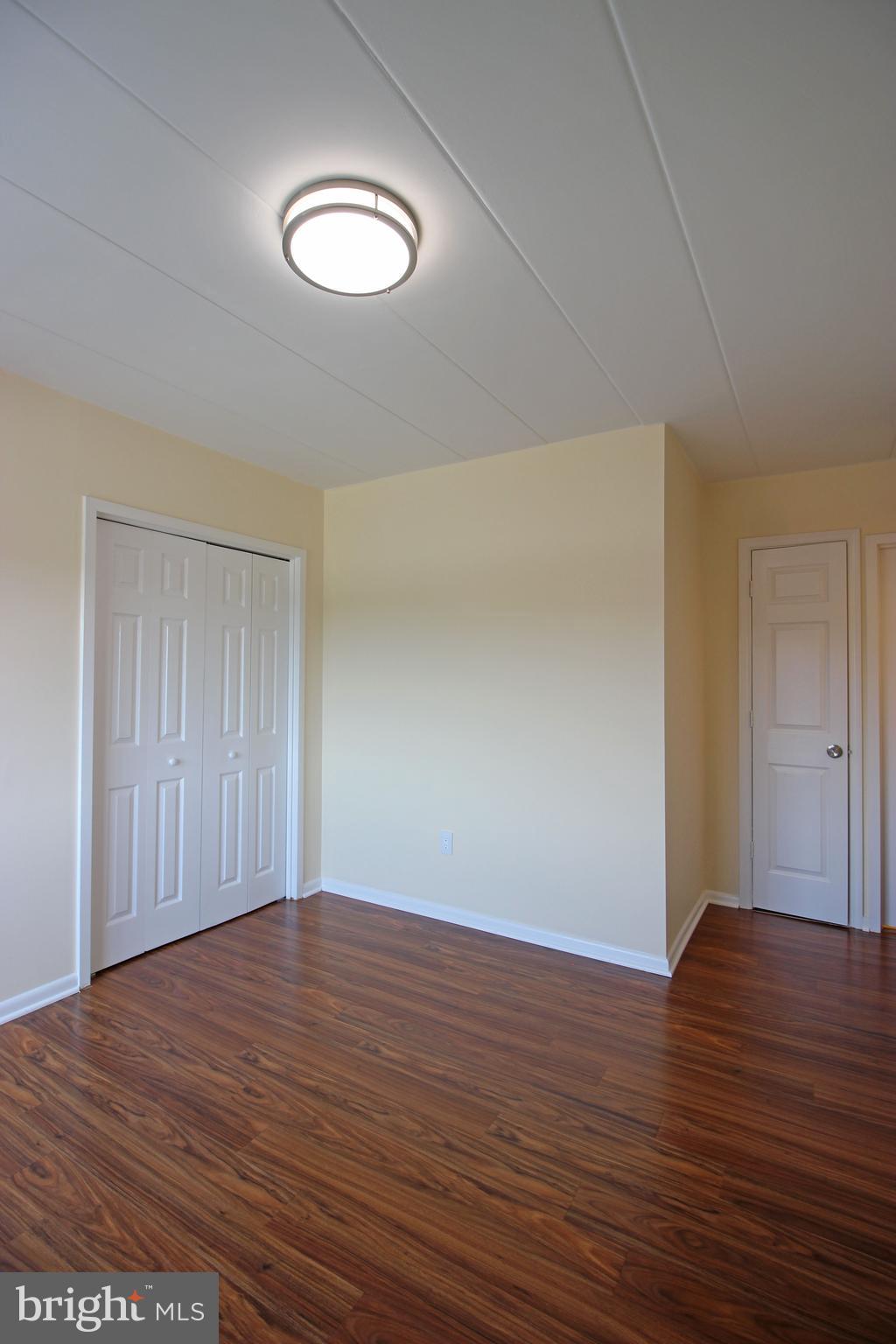 VIENNA VILLAGER CONDO - Residential Lease