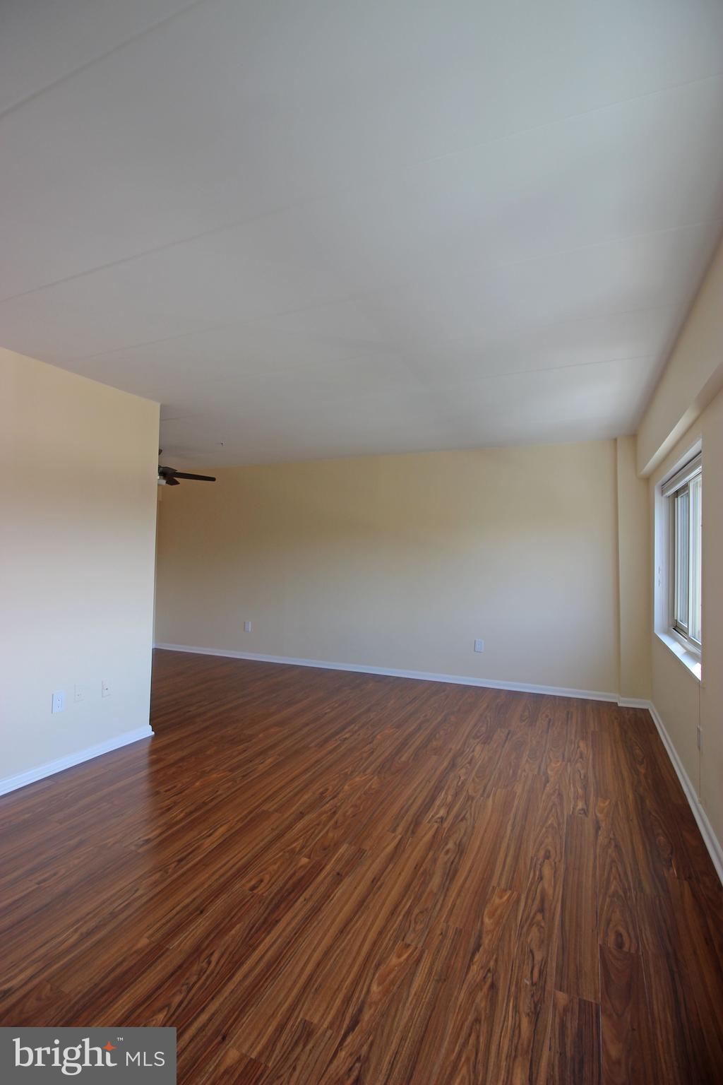 VIENNA VILLAGER CONDO - Residential Lease