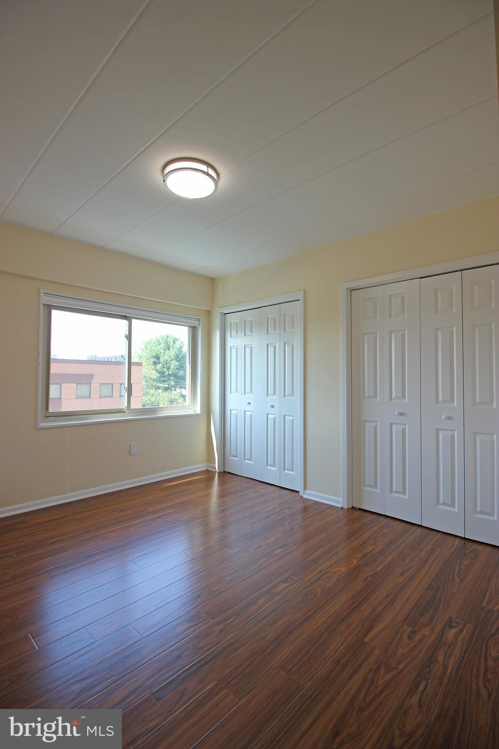 VIENNA VILLAGER CONDO - Residential Lease