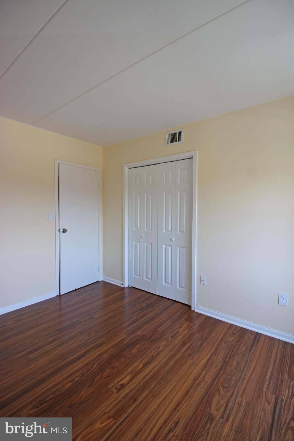 VIENNA VILLAGER CONDO - Residential Lease