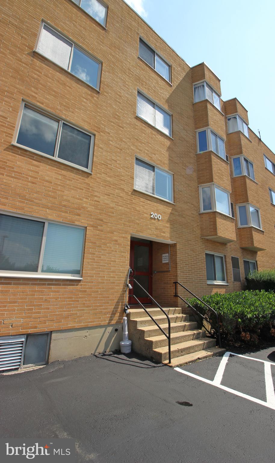 VIENNA VILLAGER CONDO - Residential Lease