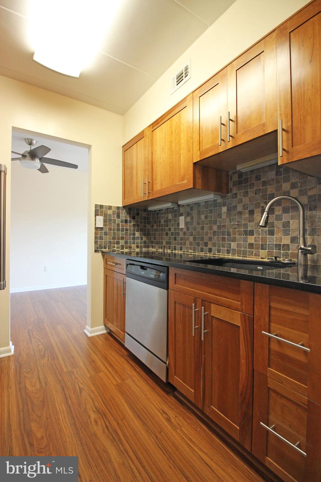 VIENNA VILLAGER CONDO - Residential Lease