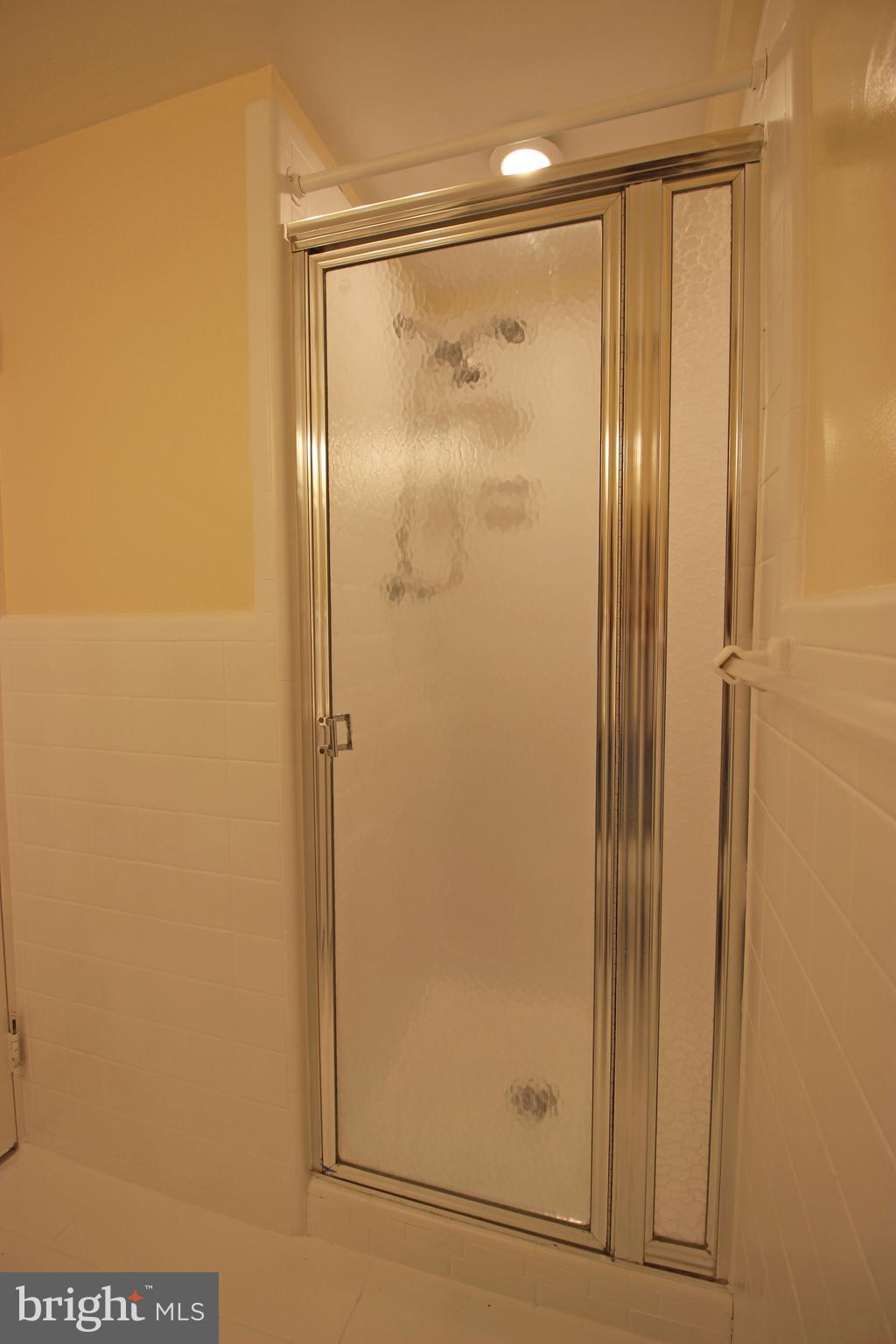 VIENNA VILLAGER CONDO - Residential Lease