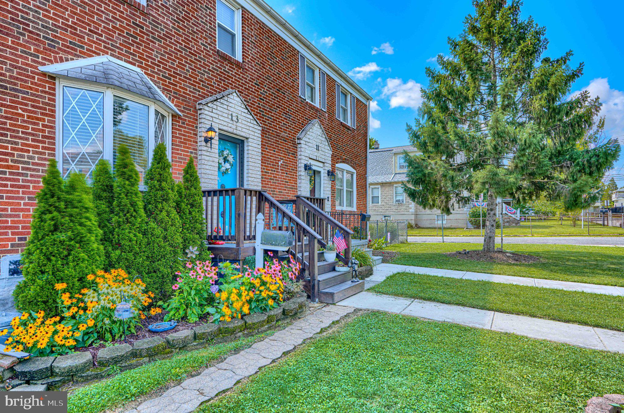13 LYNDALE AVENUE