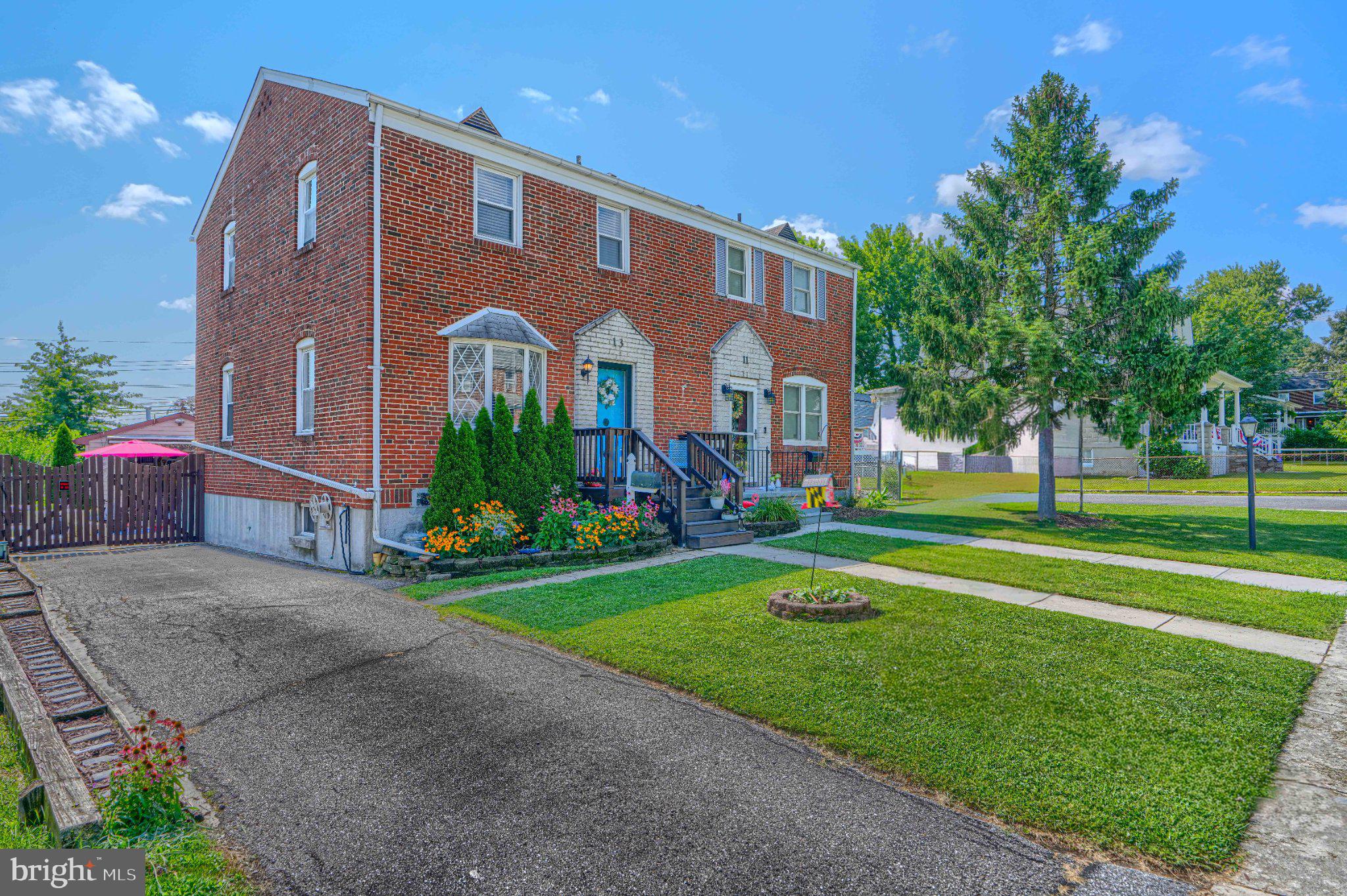 13 LYNDALE AVENUE
