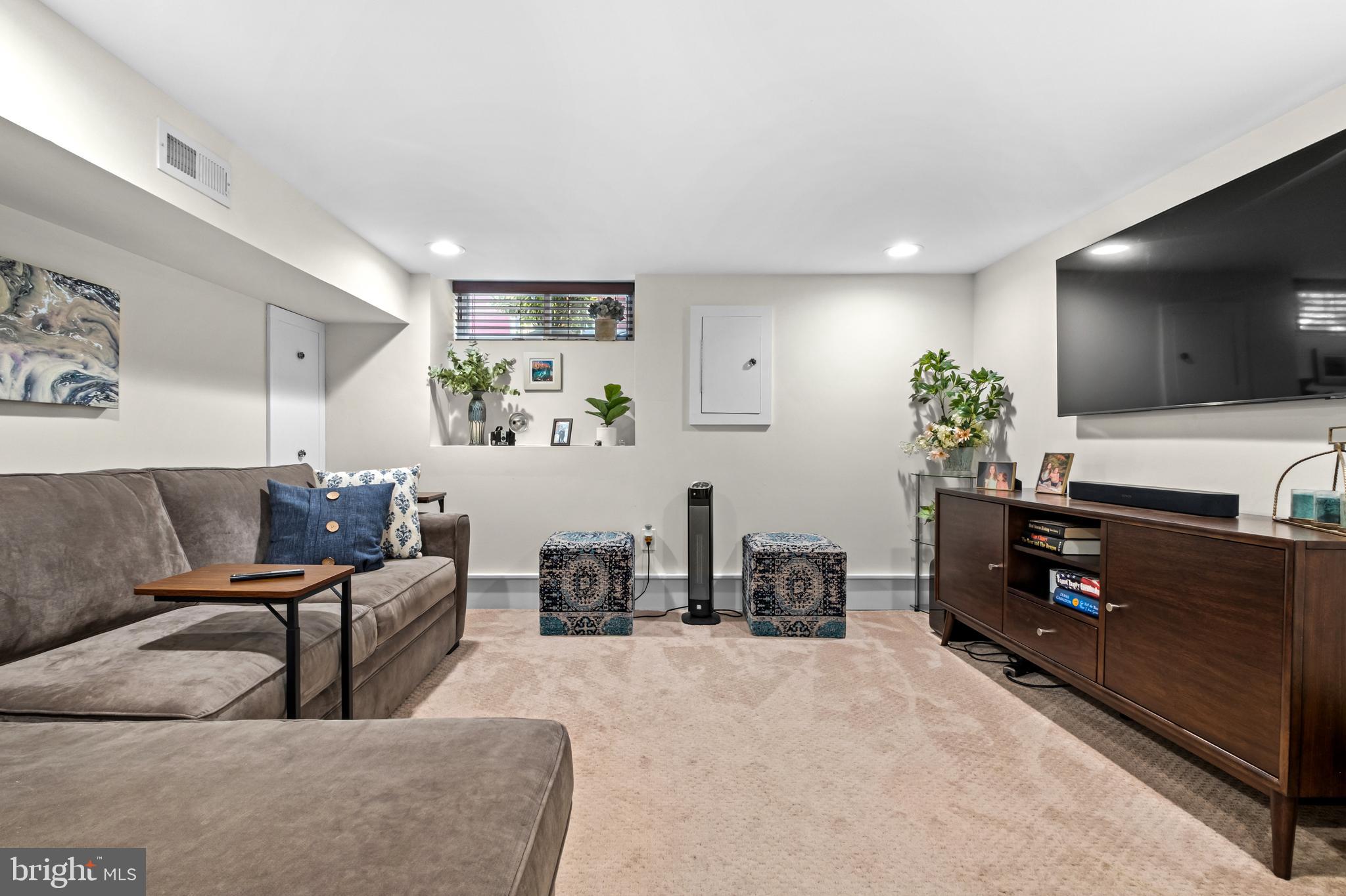 POINT BREEZE - Residential Lease