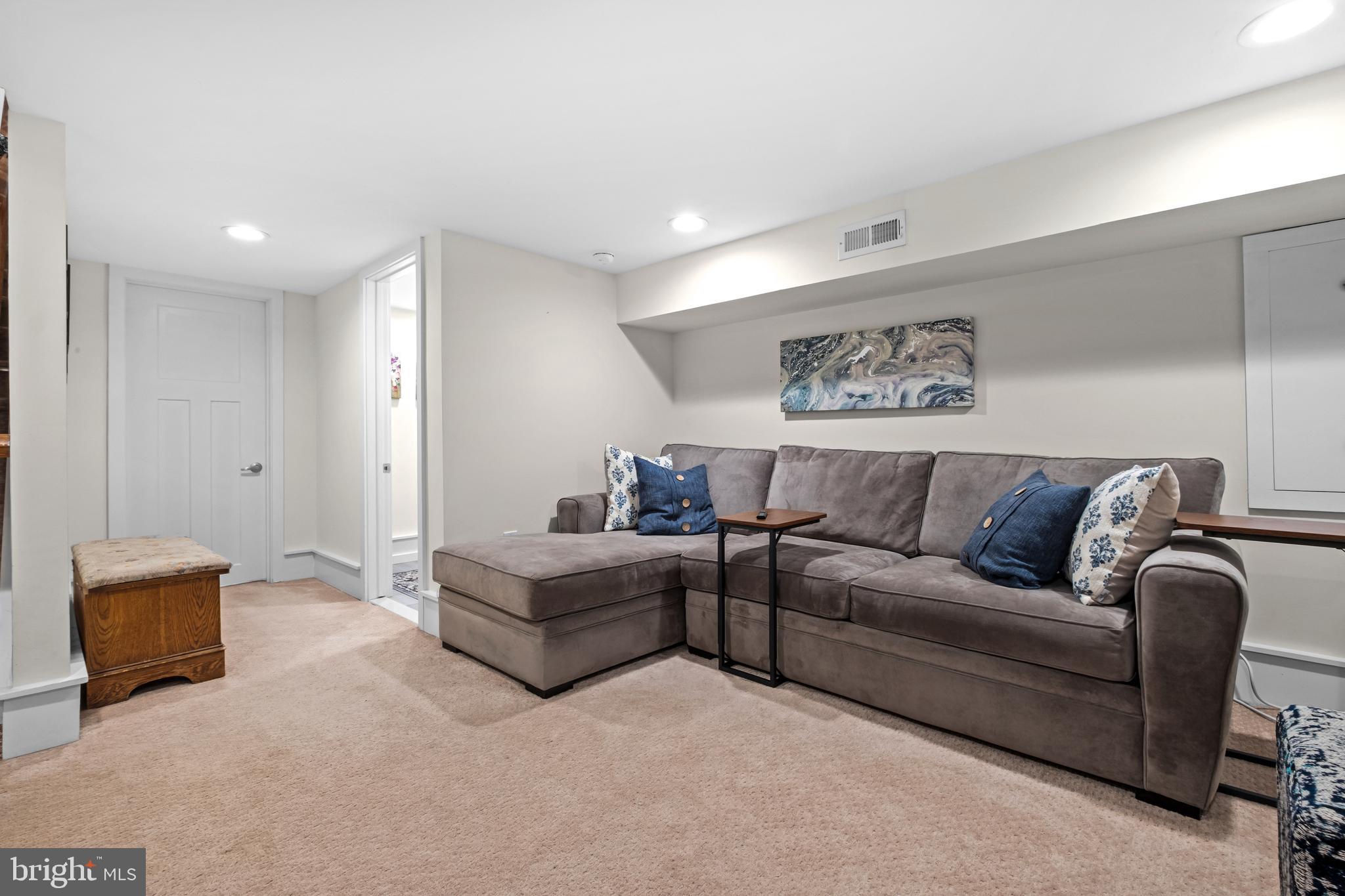 POINT BREEZE - Residential Lease
