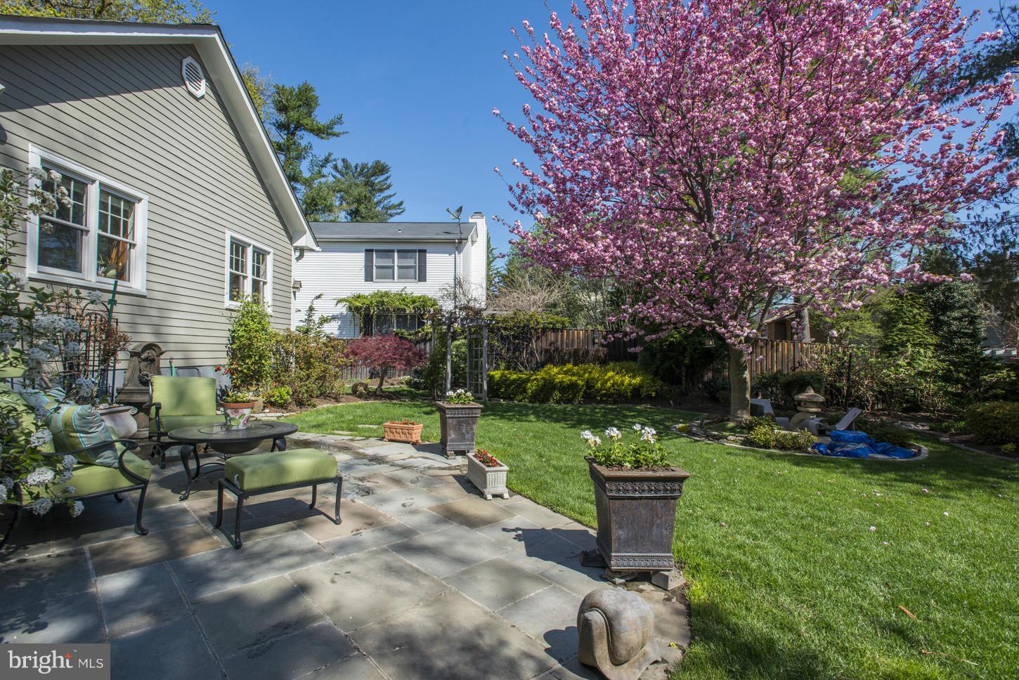 MCLEAN VILLAGE - Residential