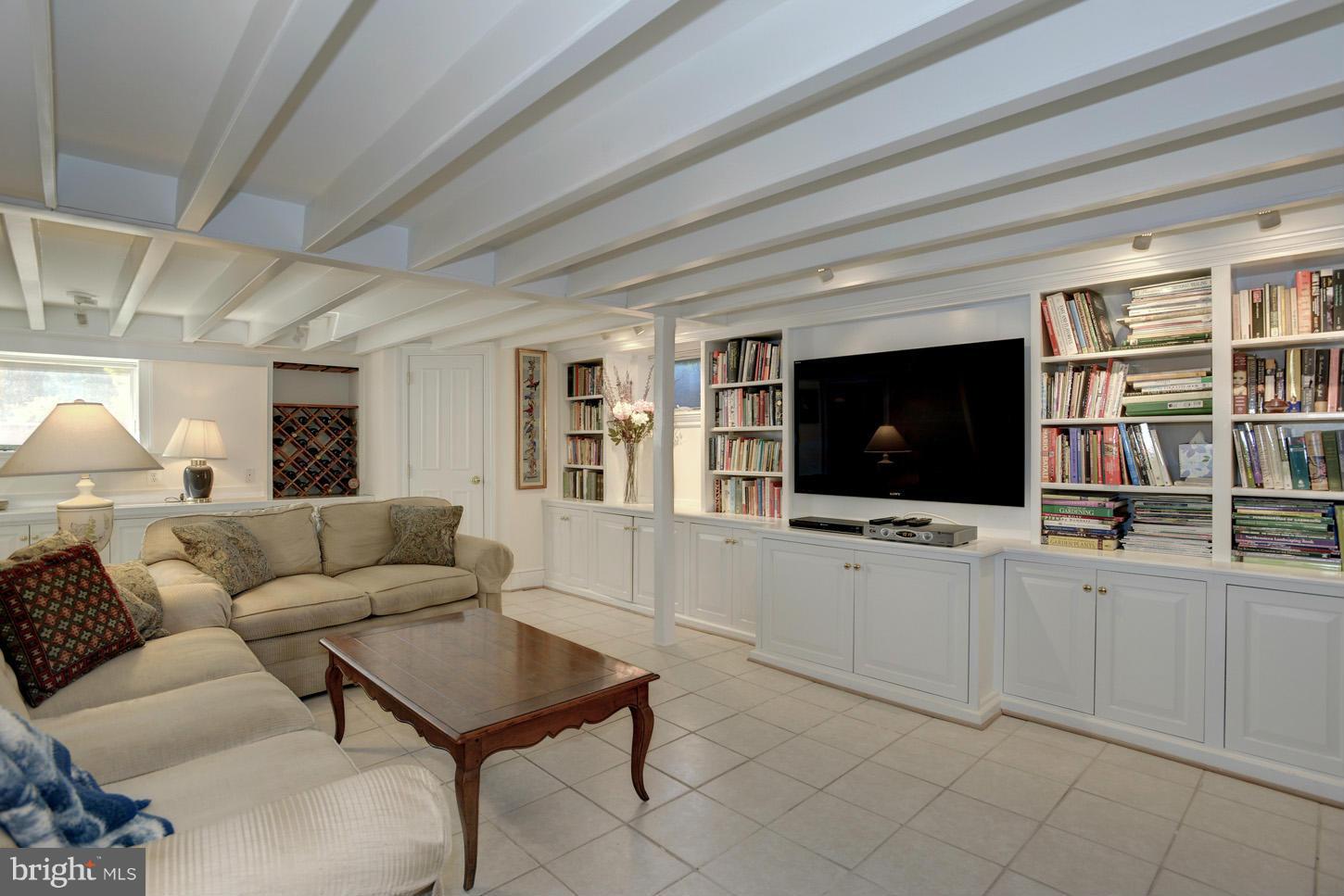 MCLEAN VILLAGE - Residential