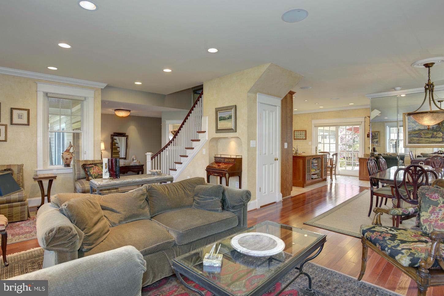 MCLEAN VILLAGE - Residential