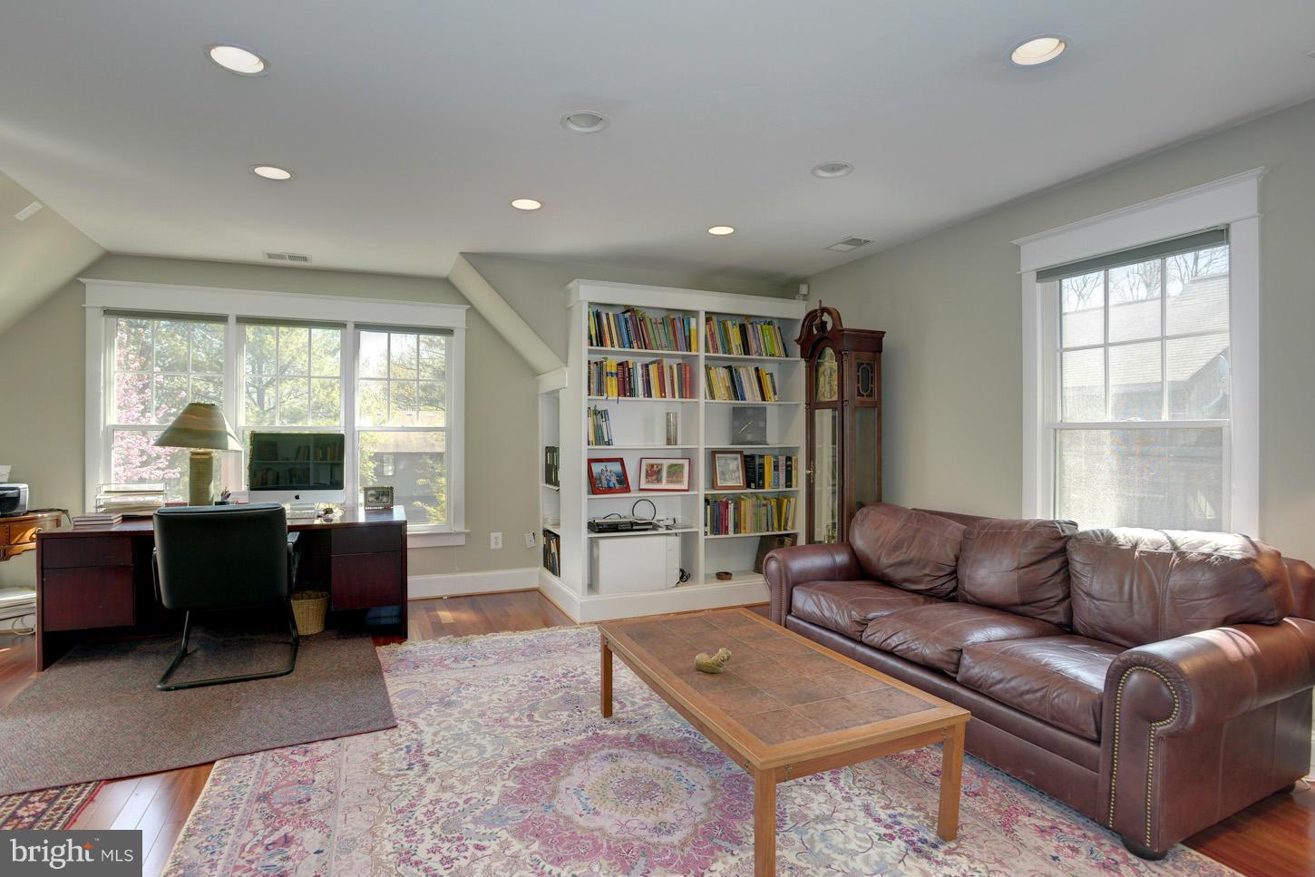 MCLEAN VILLAGE - Residential