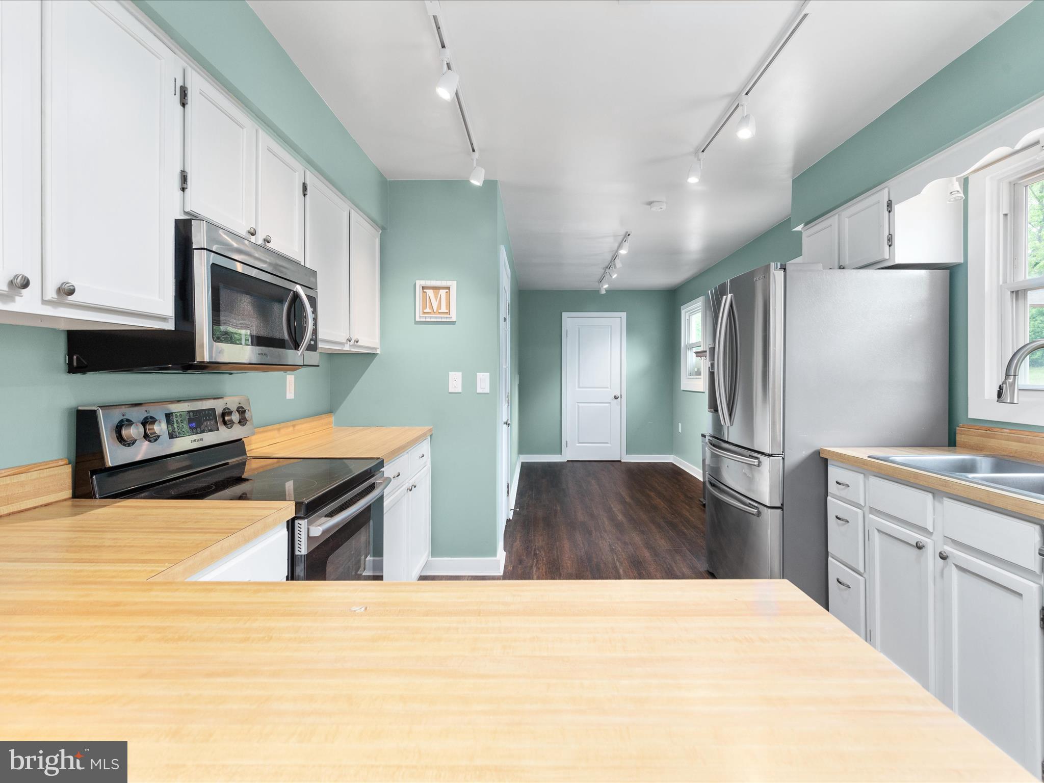 GOLDEN MEADOWS - Residential