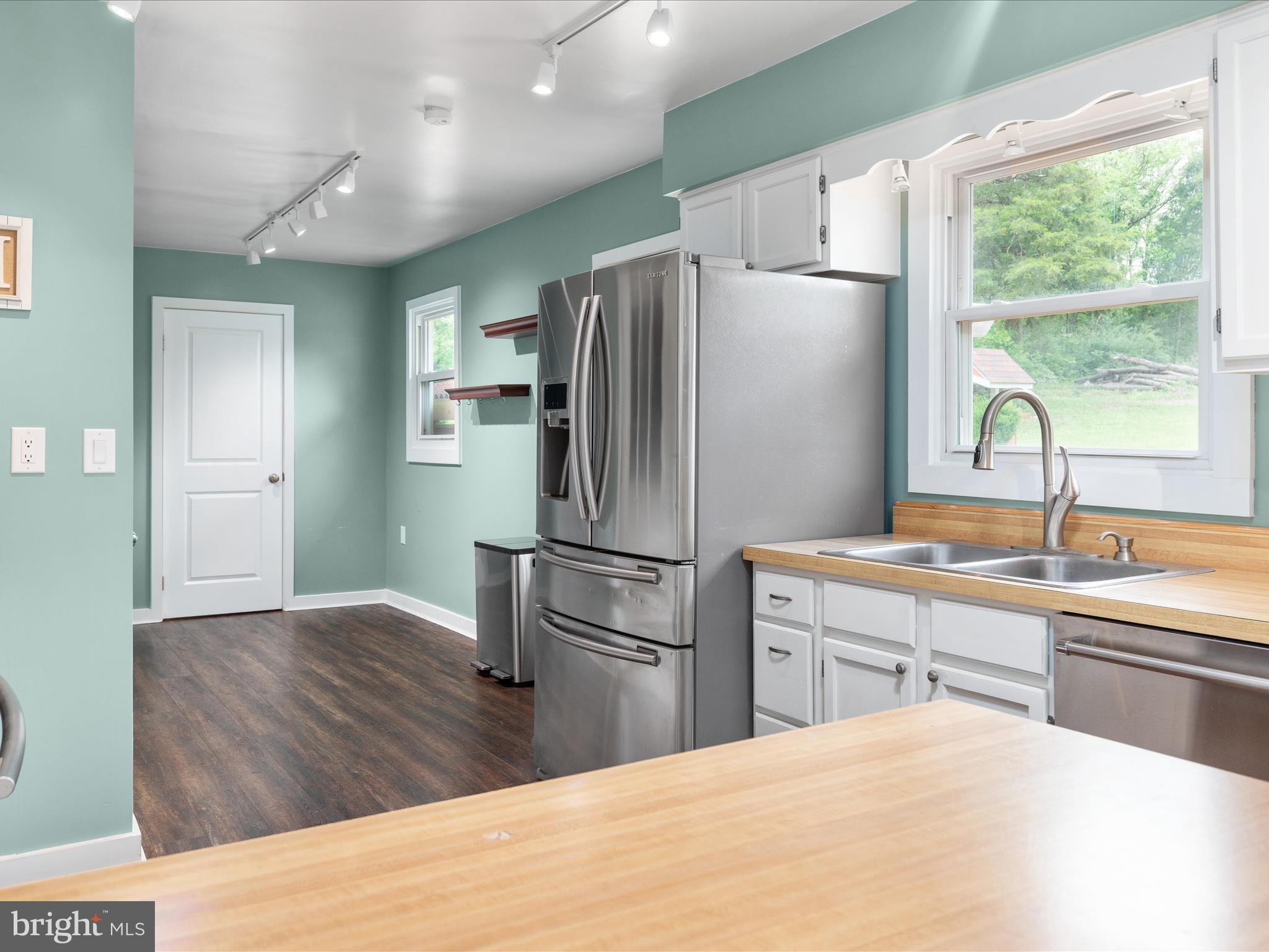 GOLDEN MEADOWS - Residential