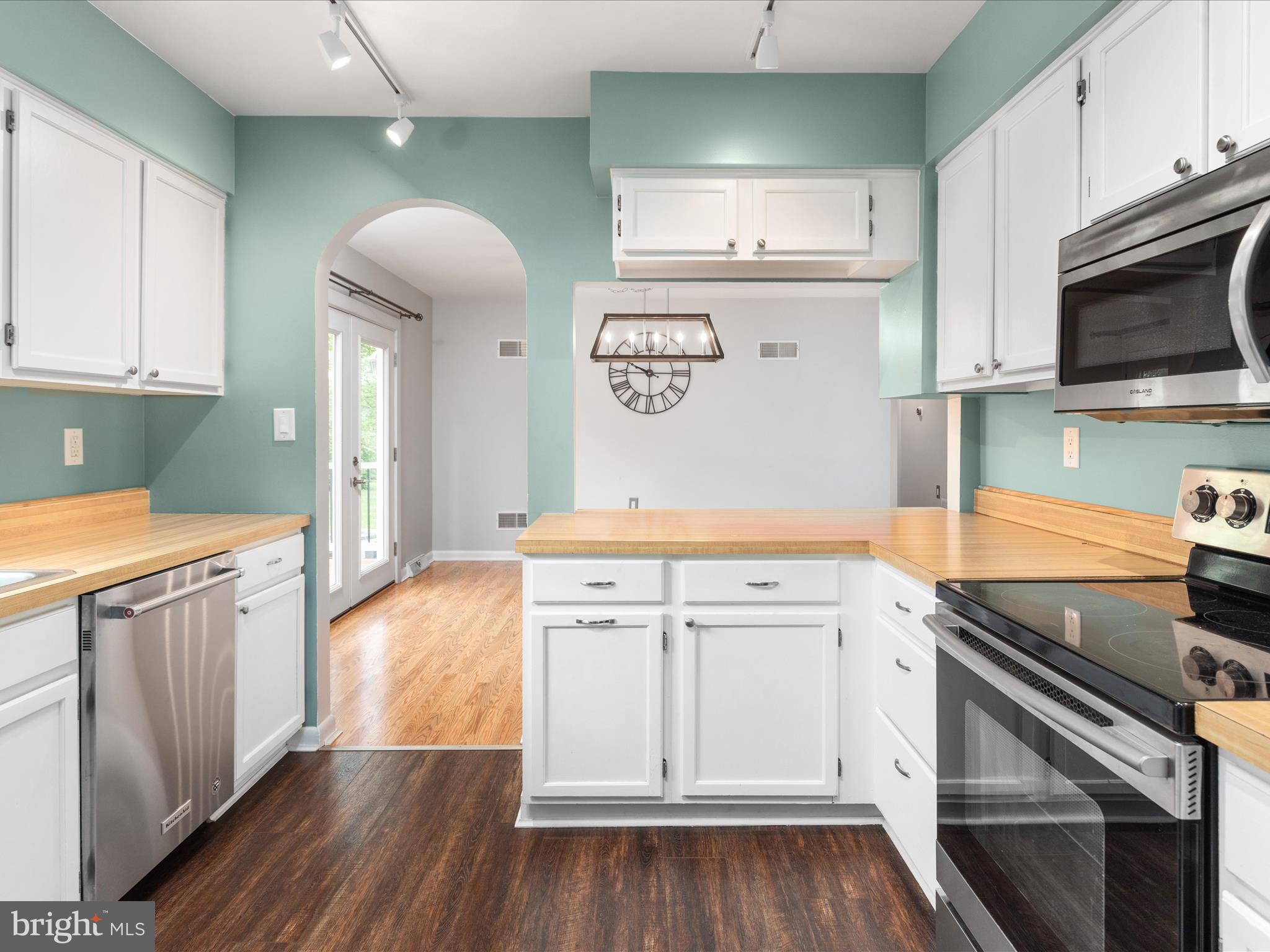 GOLDEN MEADOWS - Residential