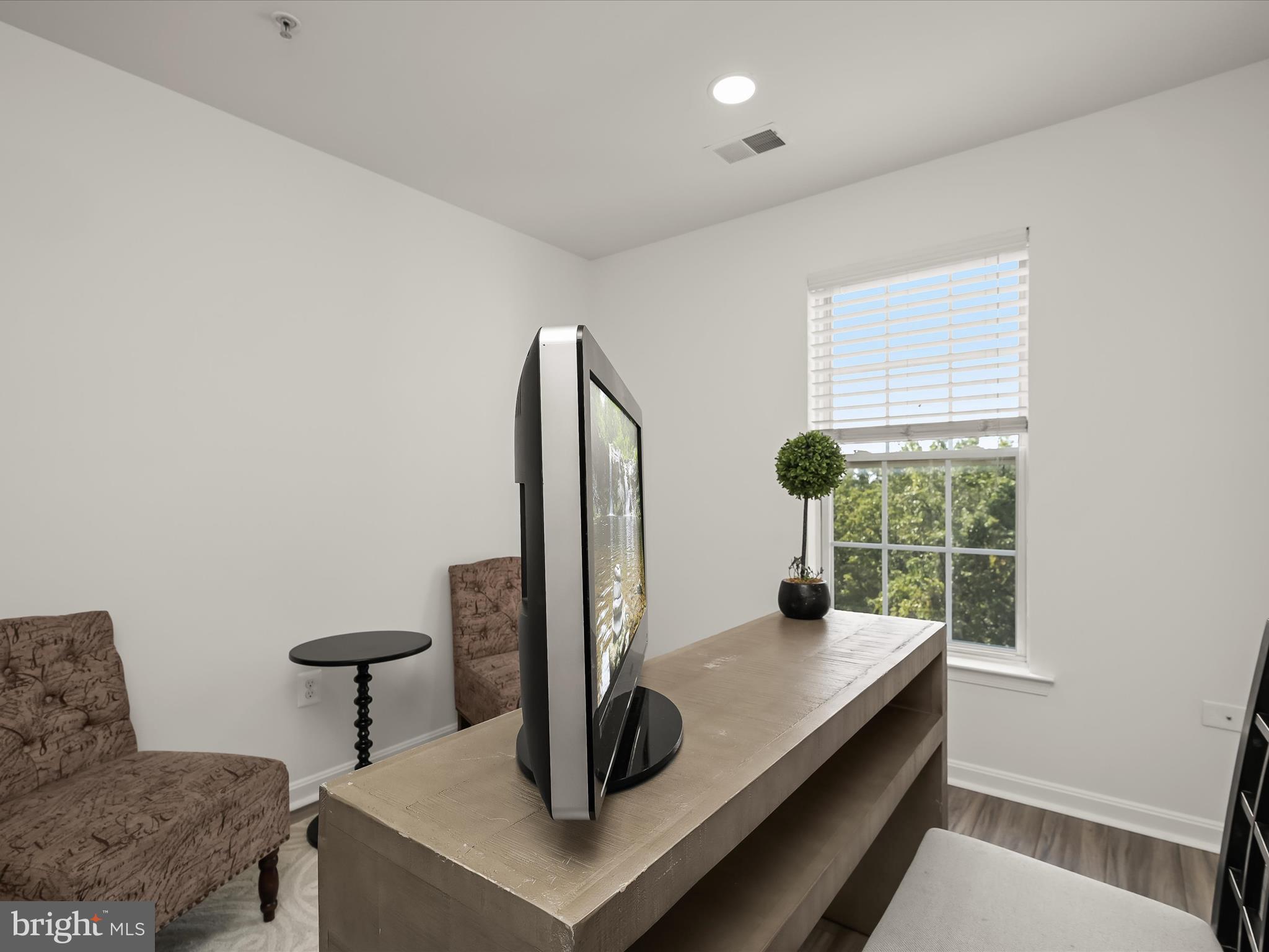 RUSSETT - Residential