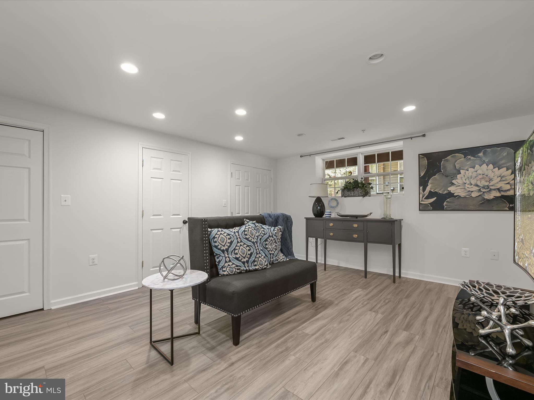 RUSSETT - Residential