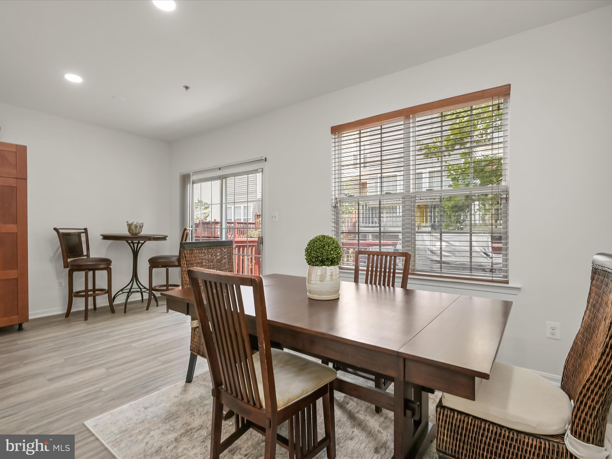 RUSSETT - Residential