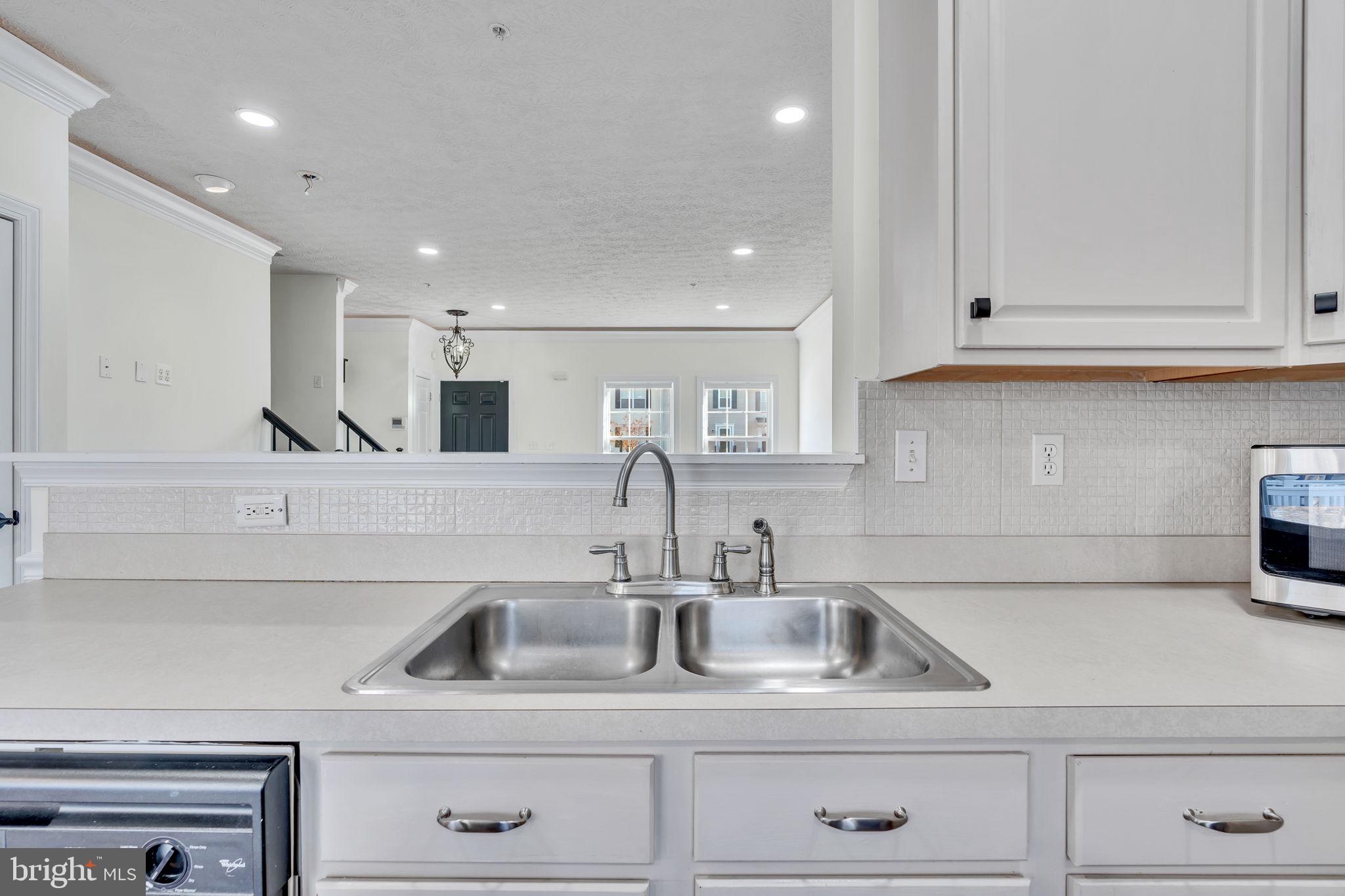 BAYVIEW HILLS - Residential Lease