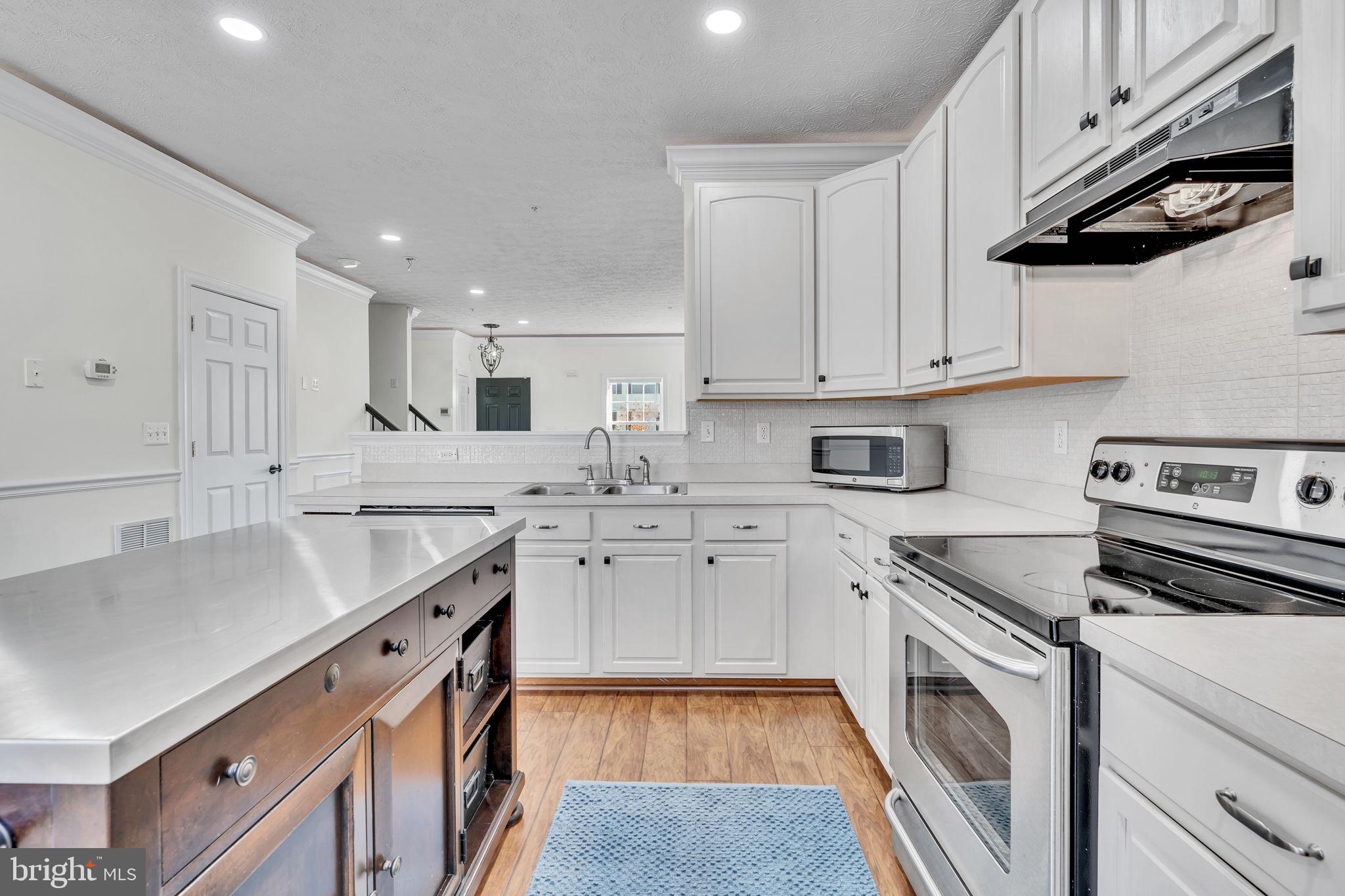 BAYVIEW HILLS - Residential Lease