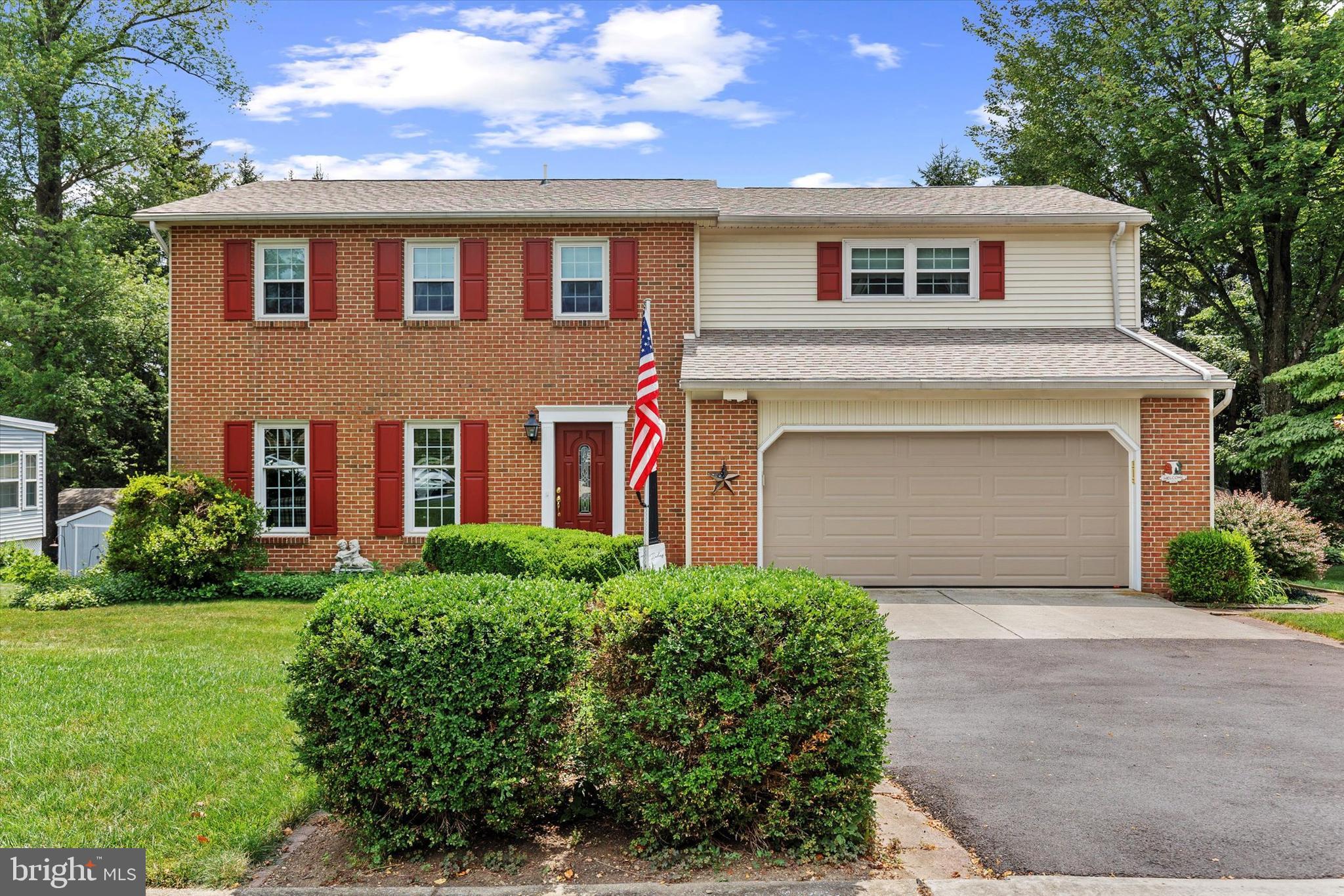 936 WOODRIDGE DRIVE