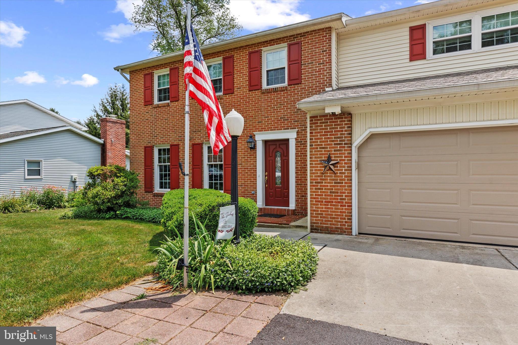936 WOODRIDGE DRIVE