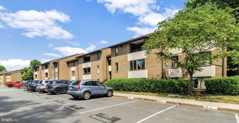 Photo of 527 Florida Avenue #T2, HERNDON, VA 20170 (MLS # VAFX2310192)