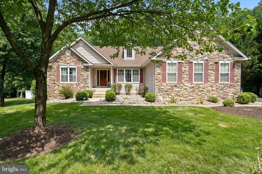 Photo of 9555 Hawksbury Place, LA PLATA, MD 20646 (MLS # MDCH2047600)
