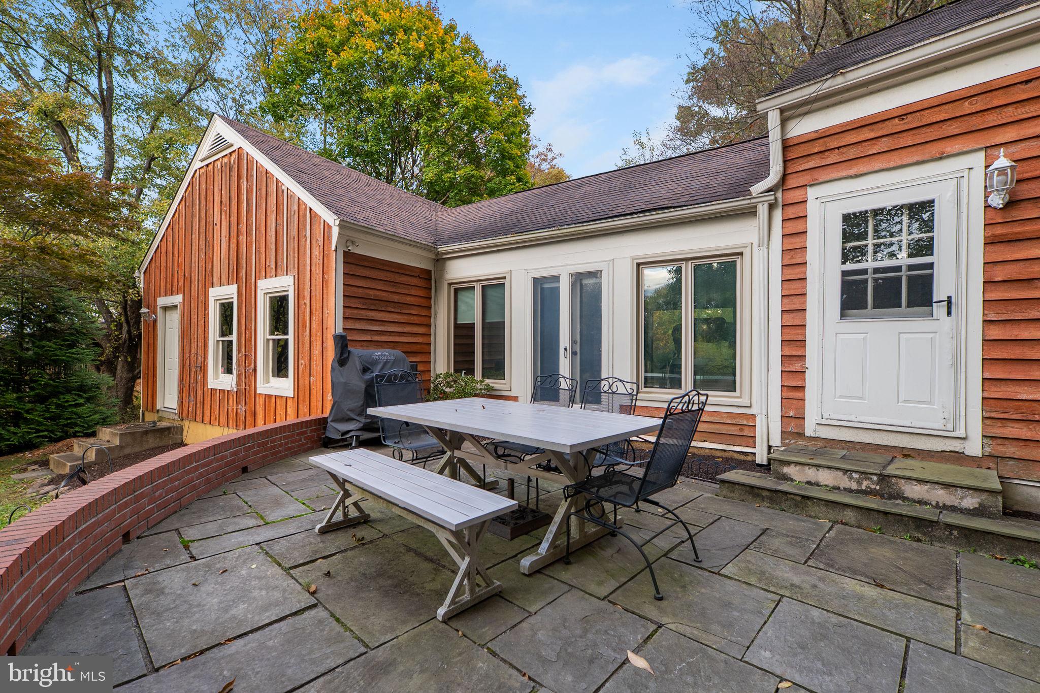 LAYTONSVILLE OUTSIDE - Residential