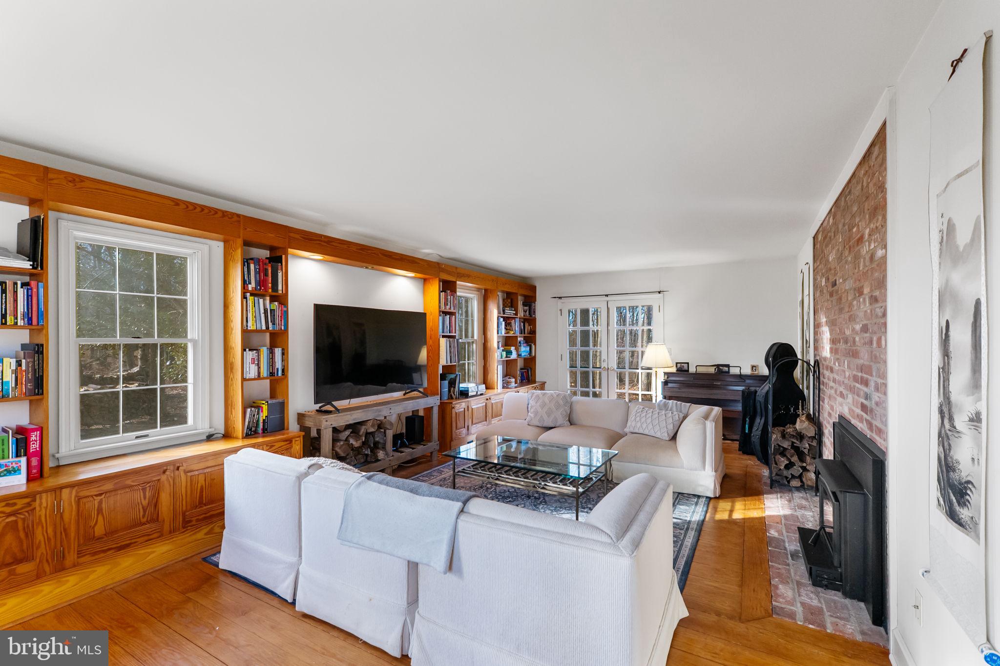 LAYTONSVILLE OUTSIDE - Residential