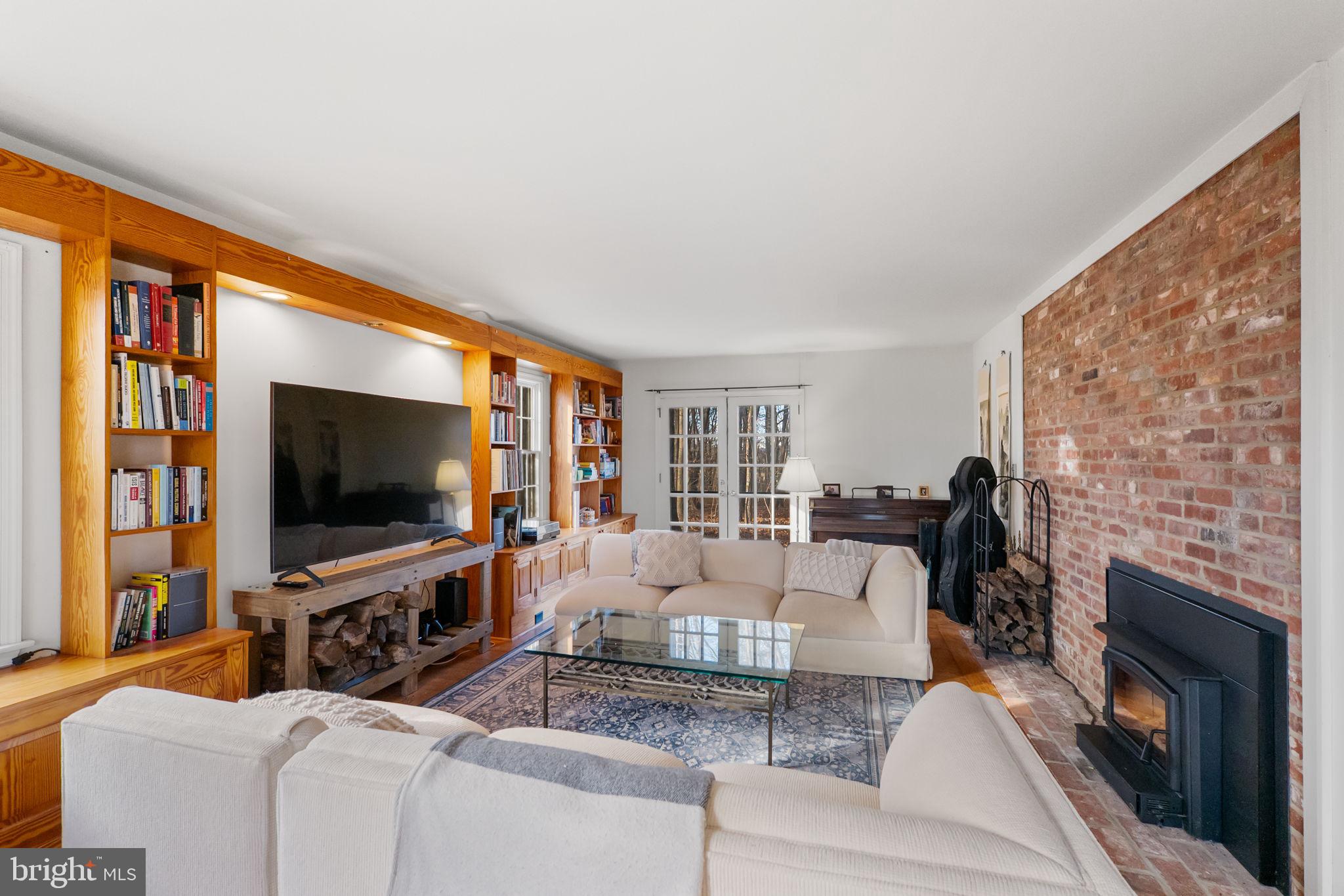 LAYTONSVILLE OUTSIDE - Residential