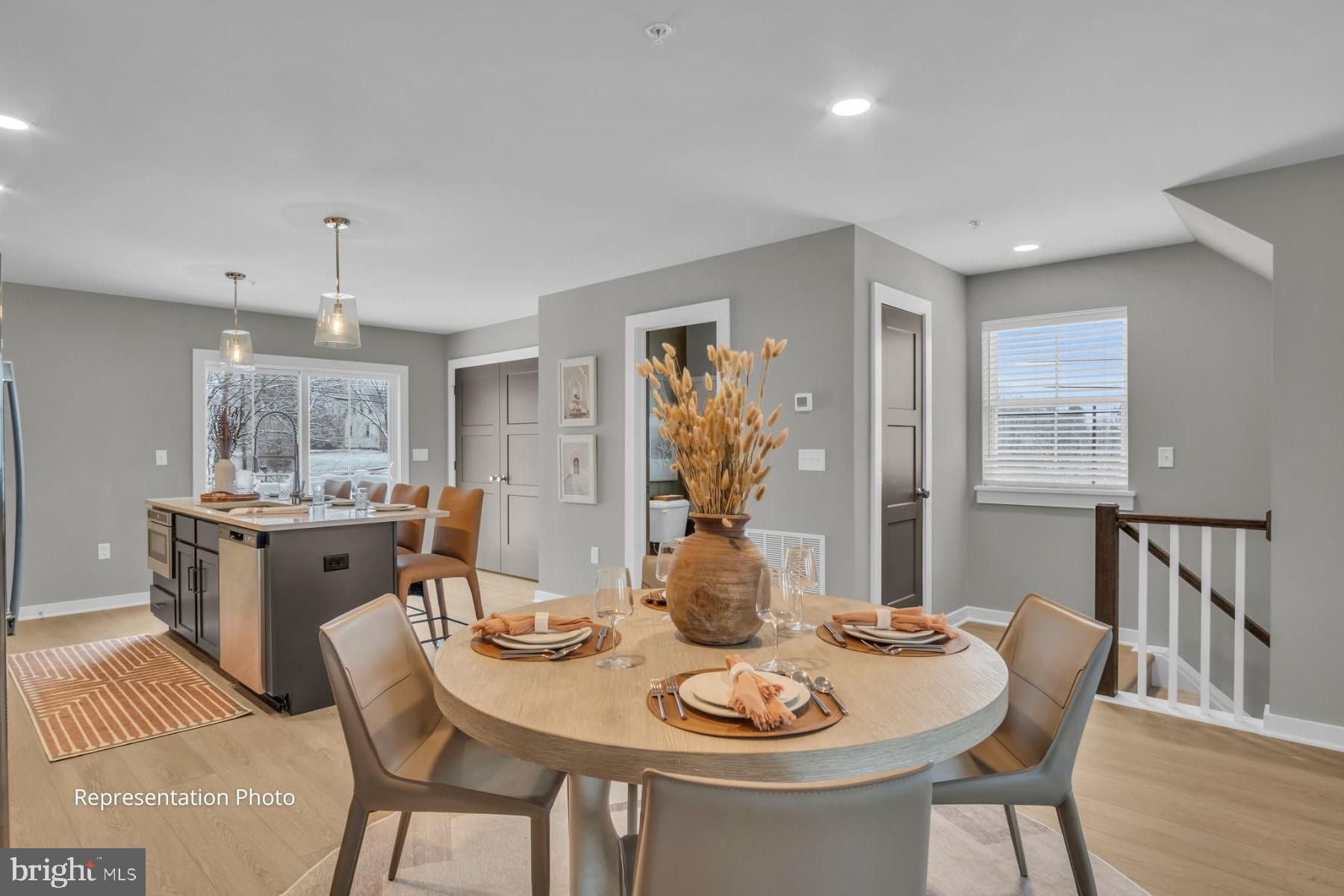 10 MORGAN CIRCLE 010-02