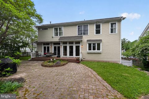 Photo of 303 Talahi Road SE, VIENNA, VA 22180 (MLS # VAFX2301746)