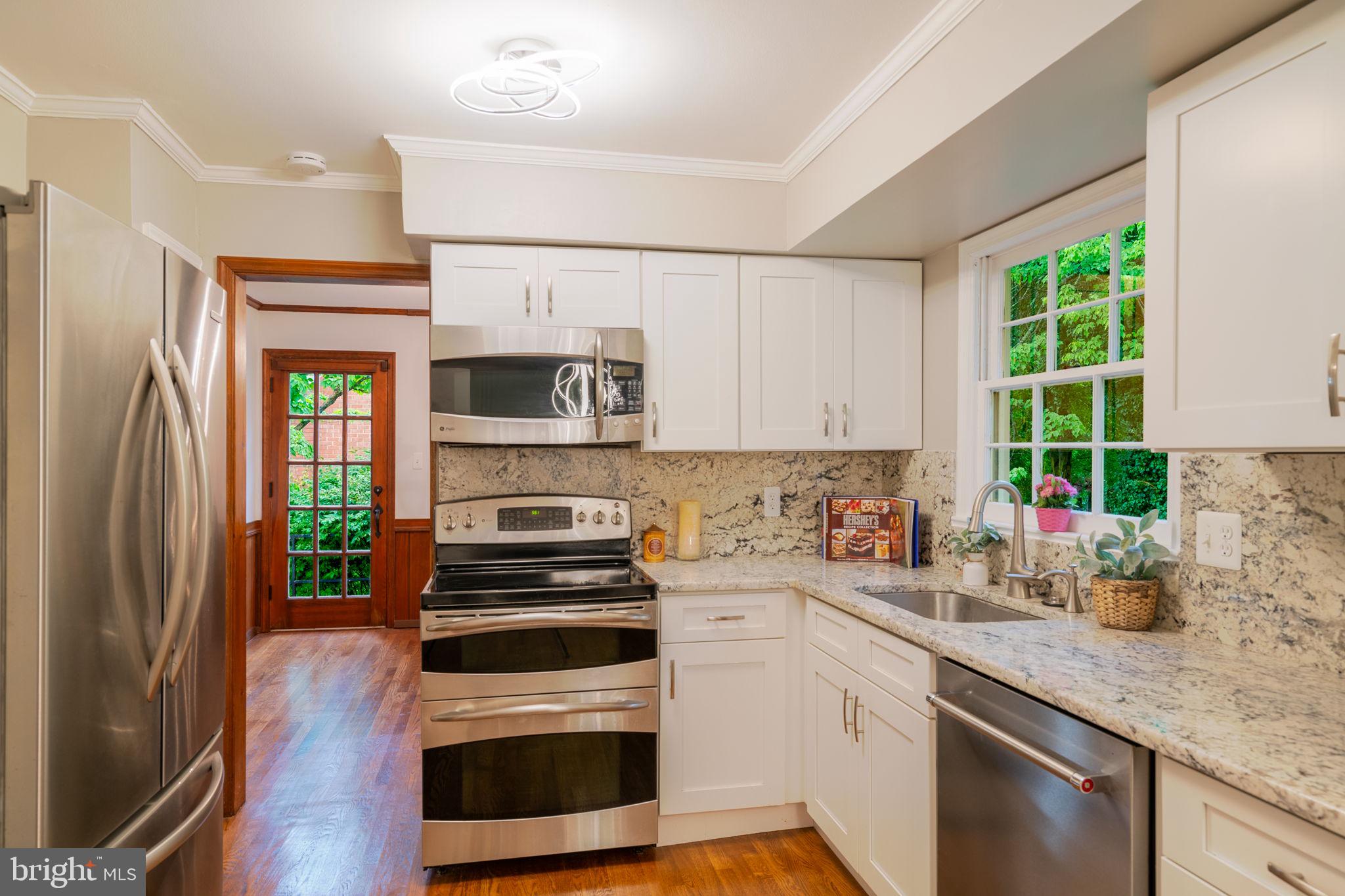 BEL PRE WOODS - Residential