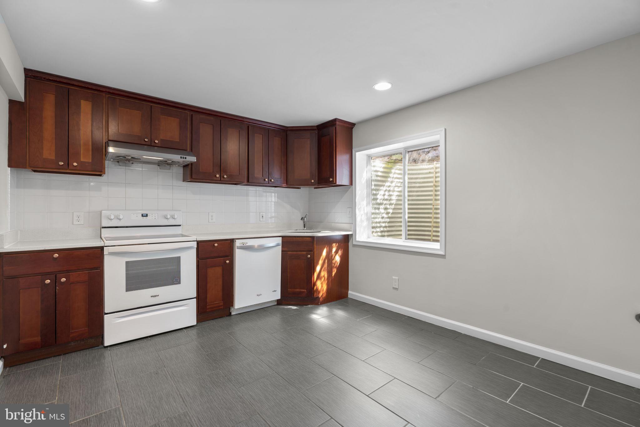 ESTATES AT AISQUITH FARM - Residential