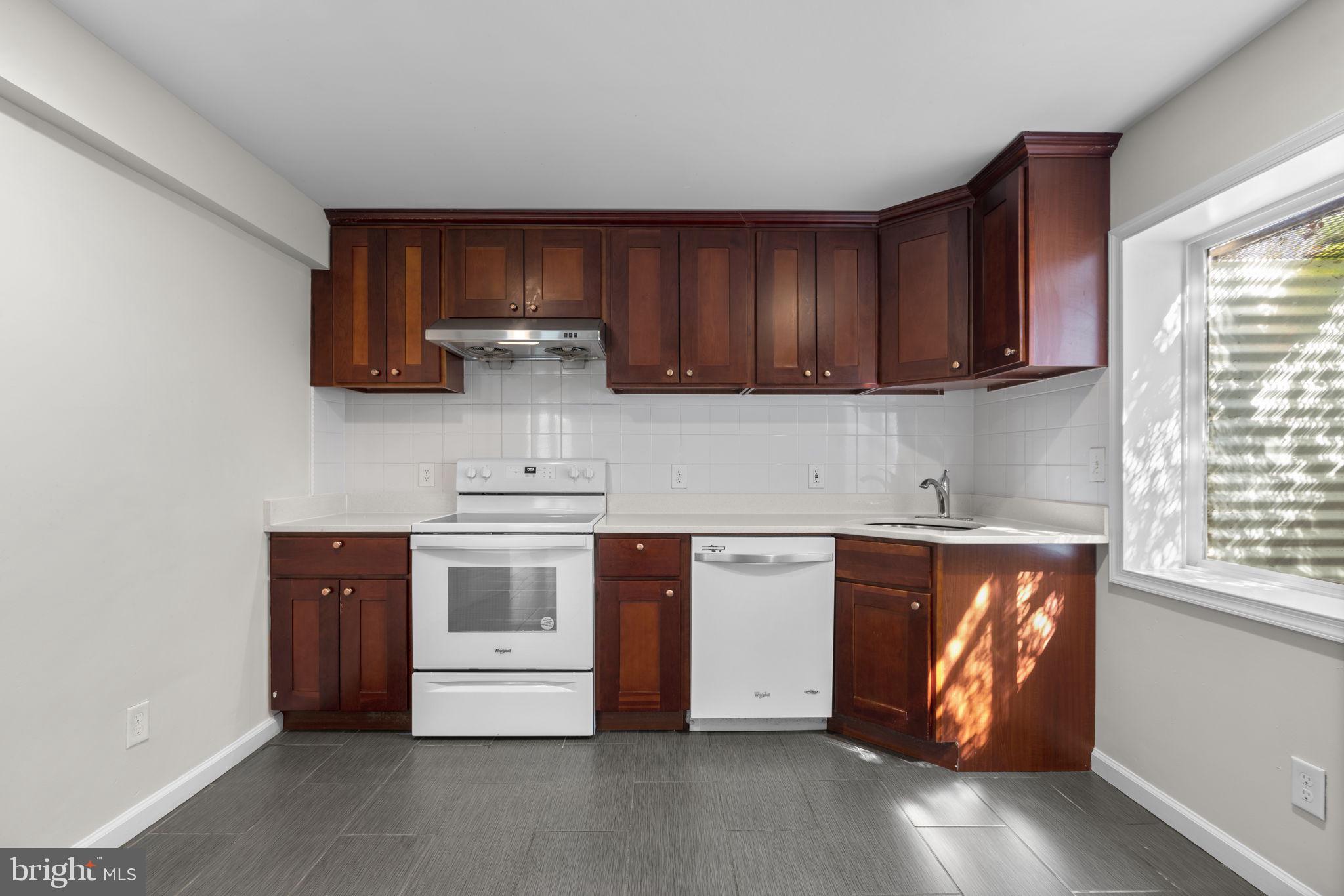 ESTATES AT AISQUITH FARM - Residential