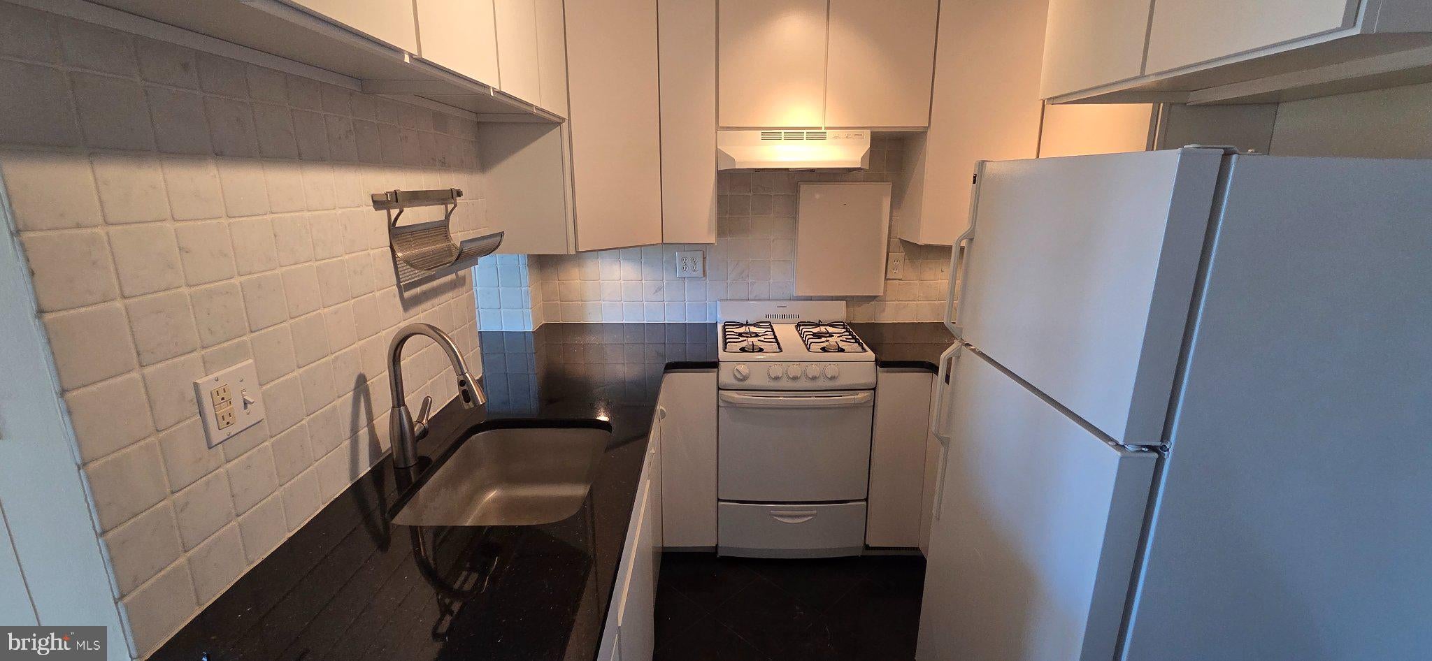 300 M STREET SW N704