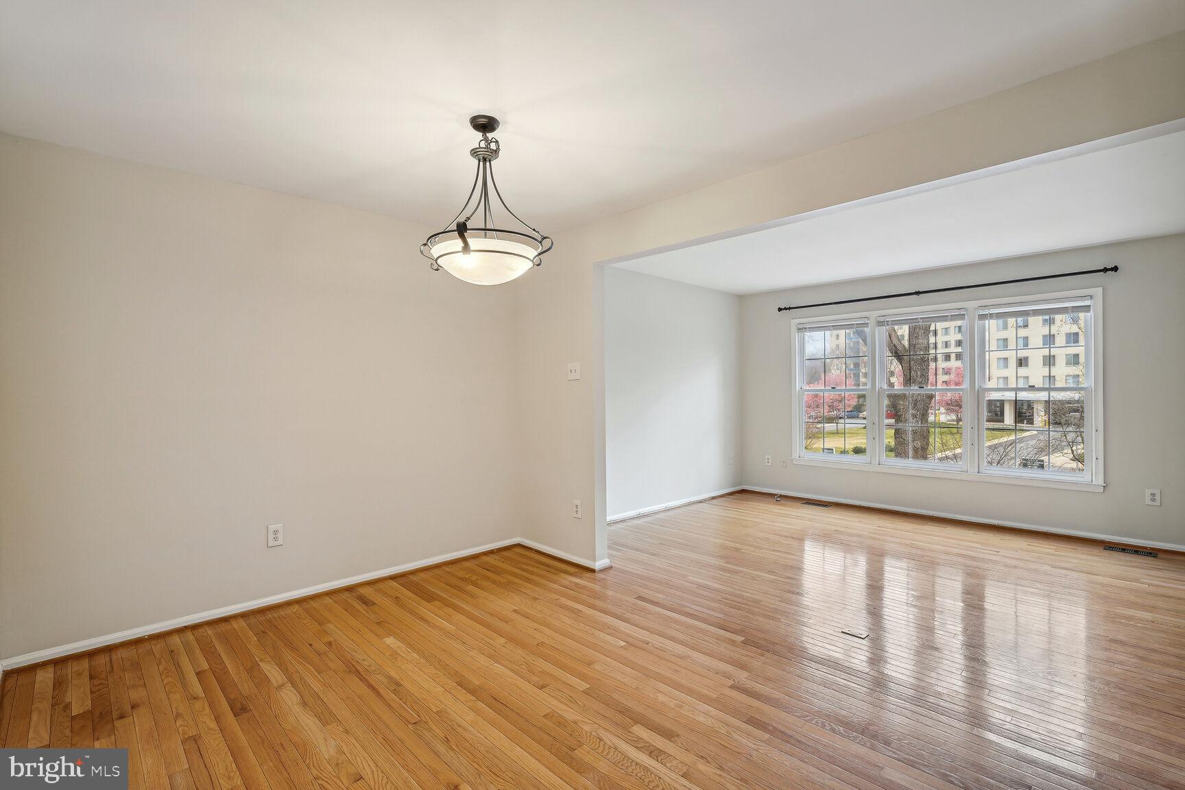 GROSVENOR PARK TOWNHOME CONDOMINIUMS - Residential Lease