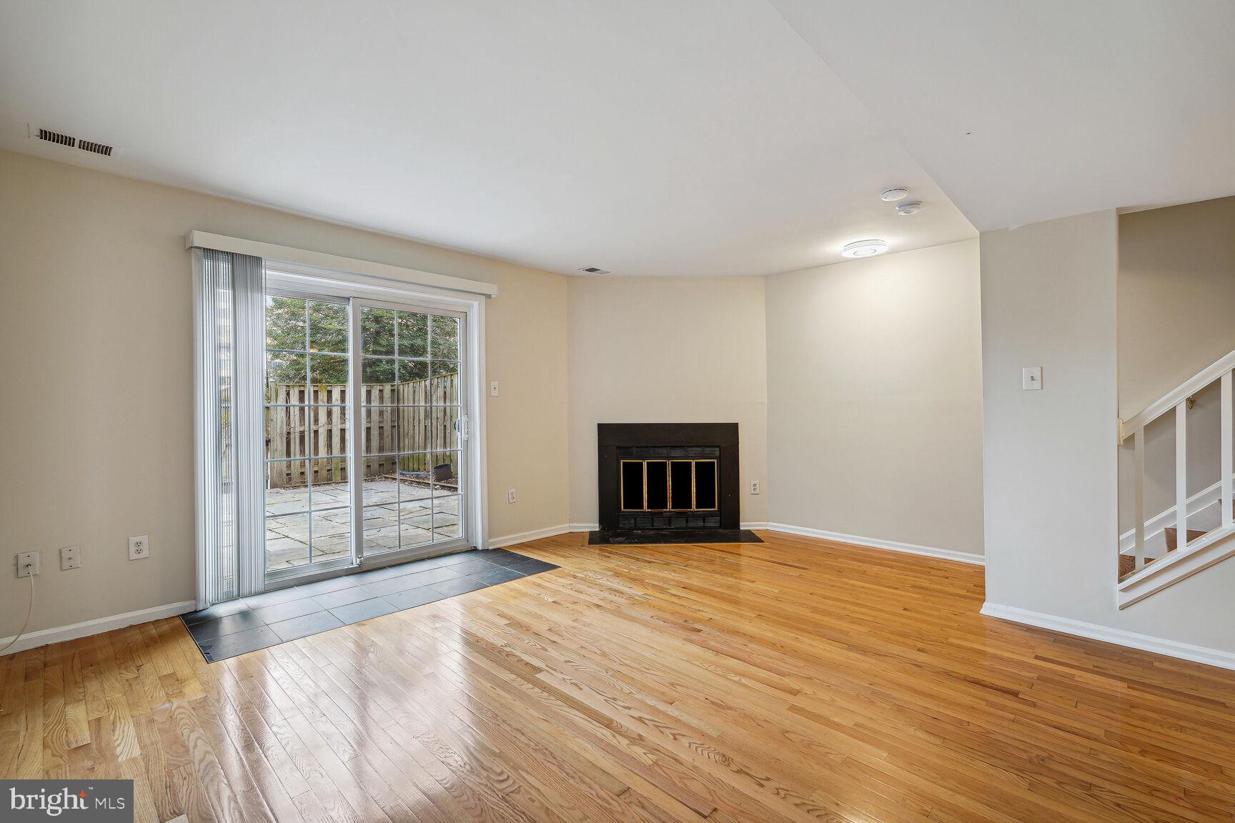 GROSVENOR PARK TOWNHOME CONDOMINIUMS - Residential Lease