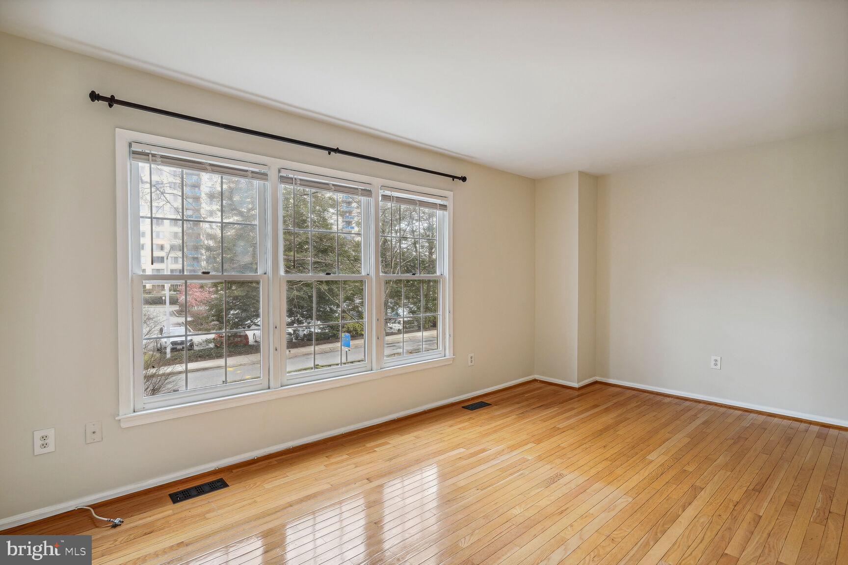 GROSVENOR PARK TOWNHOME CONDOMINIUMS - Residential Lease