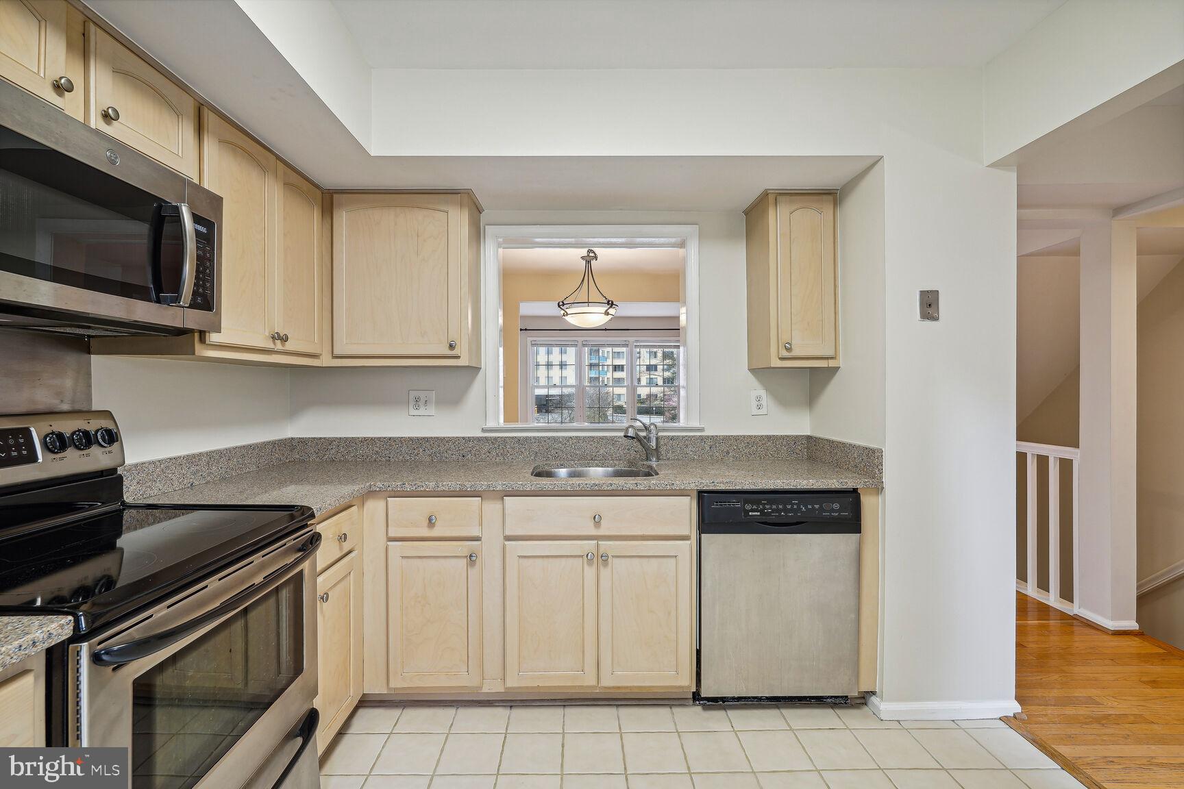 GROSVENOR PARK TOWNHOME CONDOMINIUMS - Residential Lease