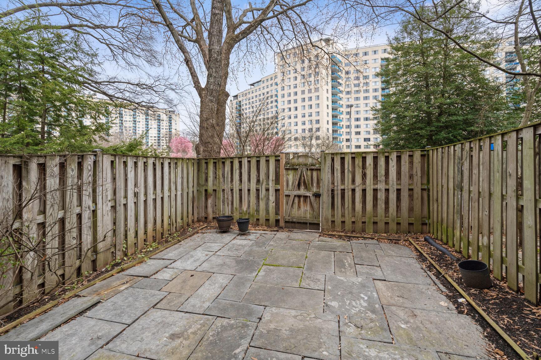 GROSVENOR PARK TOWNHOME CONDOMINIUMS - Residential Lease